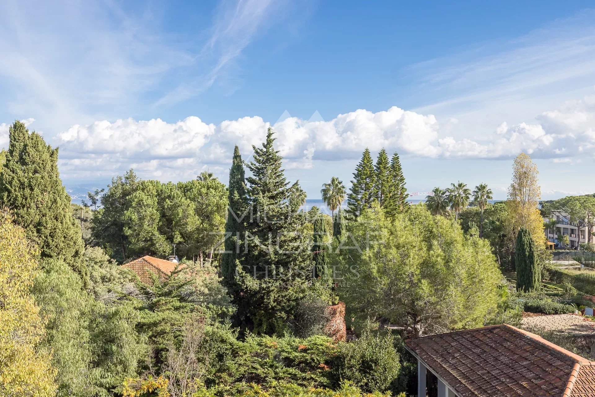 Elegant 3-Room Apartment on a High Floor in the Heart of Cap d’Antibes