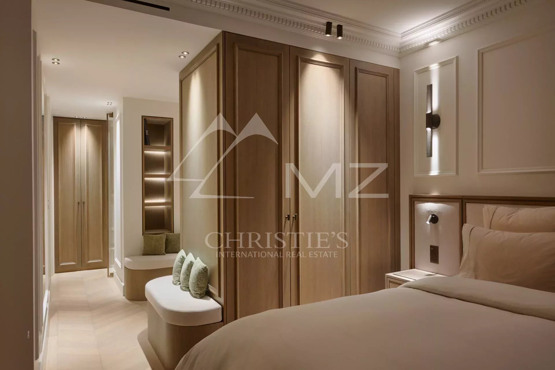 EXCLUSIVITE: Superbe appartement contemporain à la vue mer époustouflante