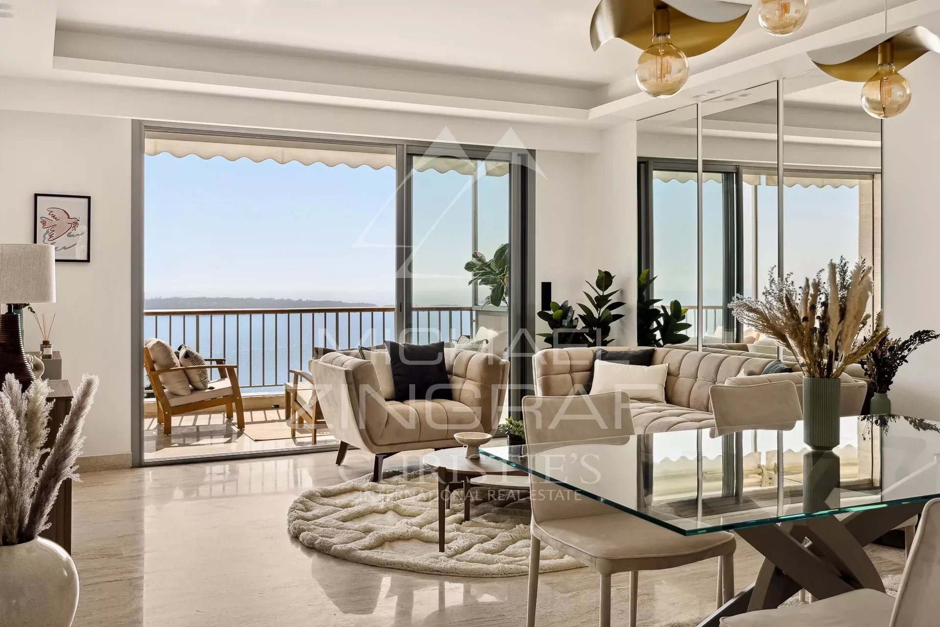 Magnificent apartment with exceptional sea view