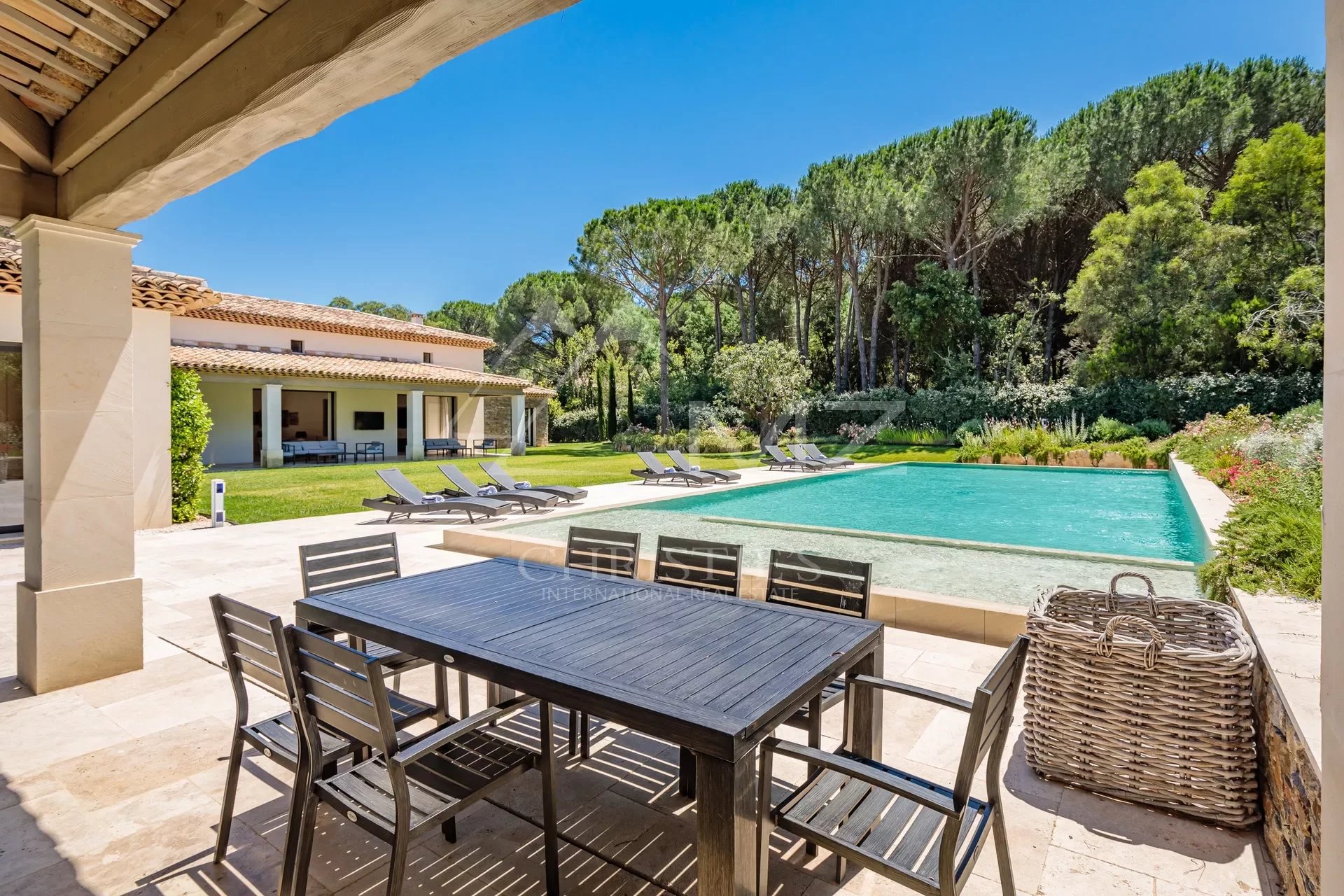 Saint-Tropez - Contemporary villa close to the beach