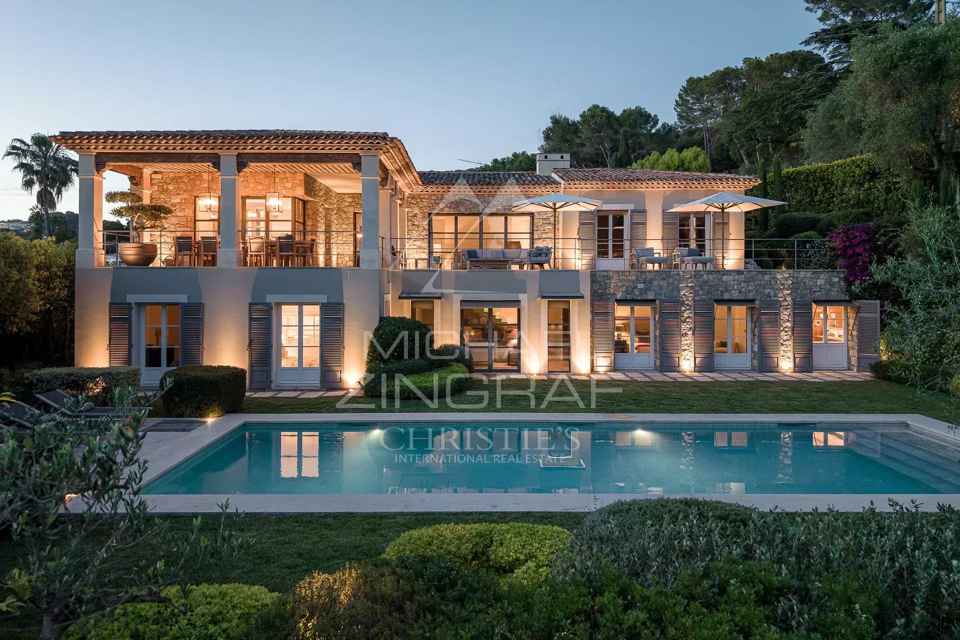 Ideally located in the heart of the most prestigious district in France