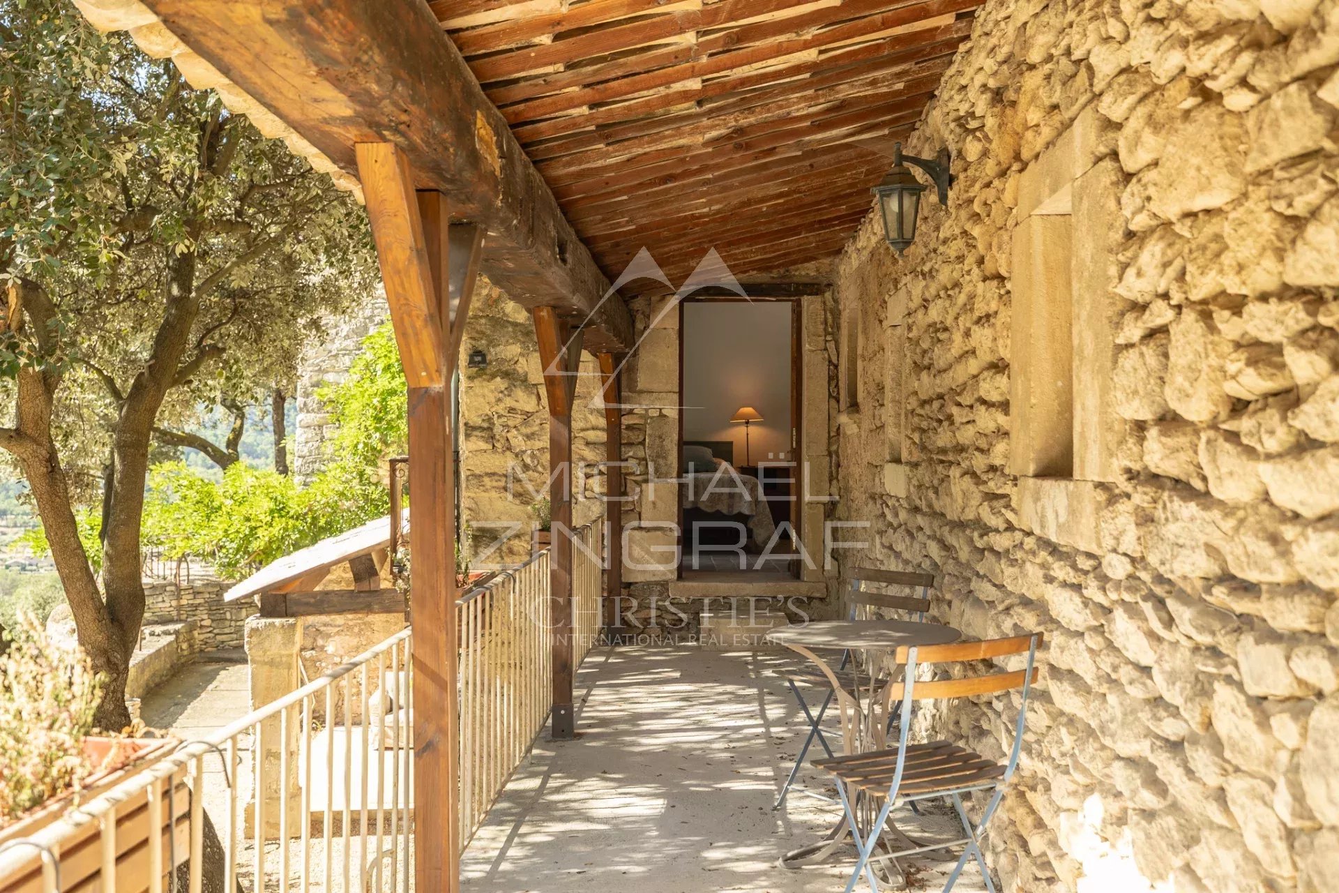 Exclusivité - Propriété troglodyte unique au cœur du Luberon