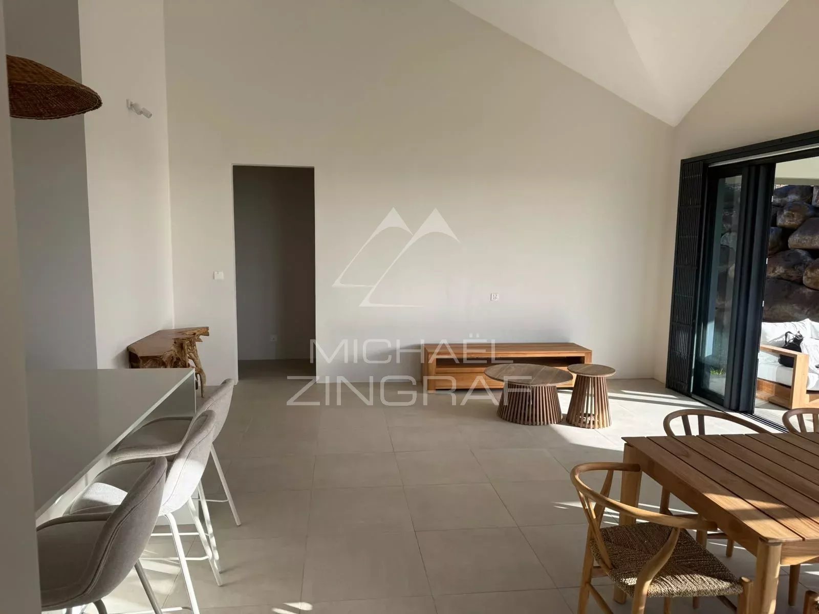 Neue möblierte Villa mit freiem Blick in Belle Vue Harel