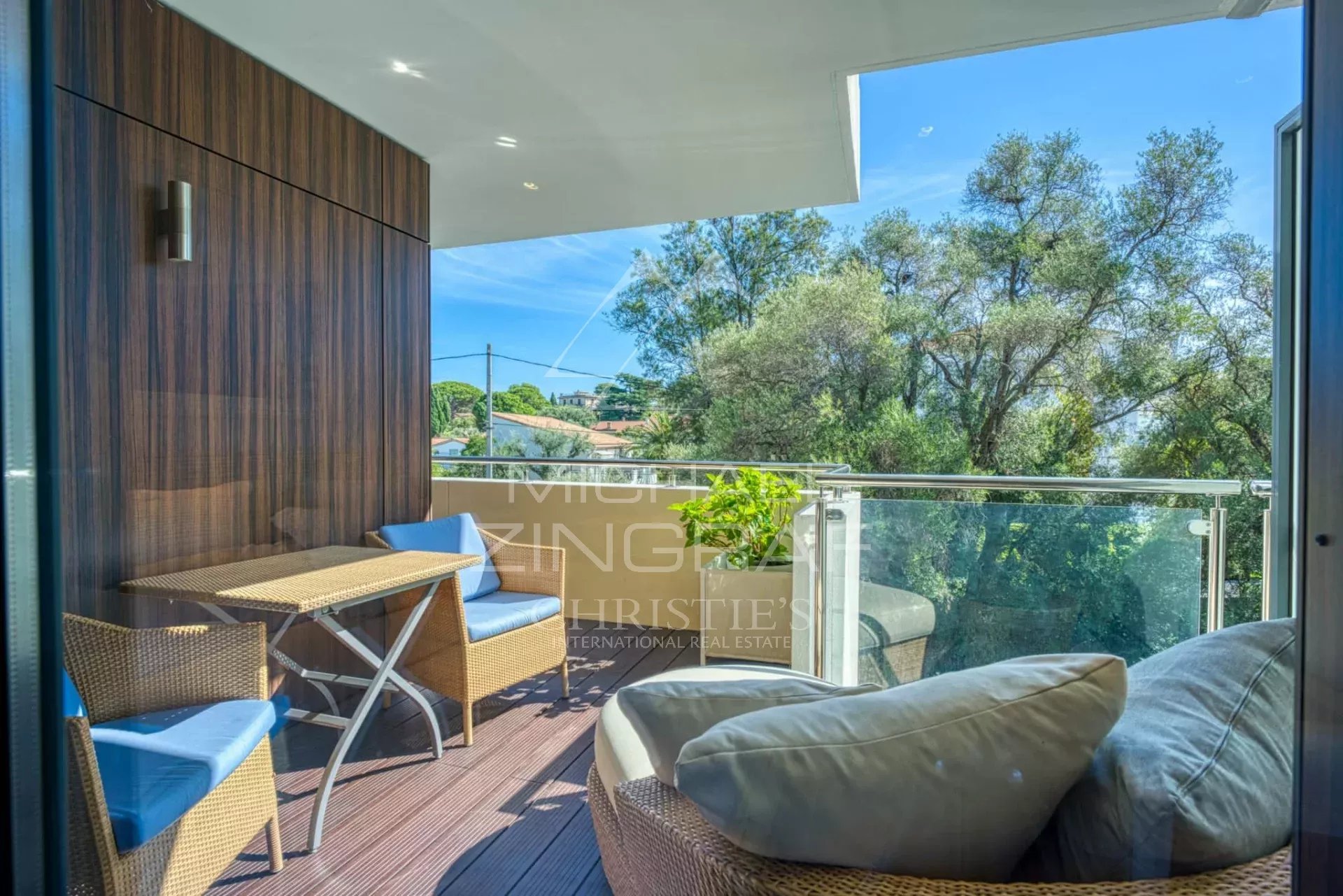 Appartement d'Exception avec Terrasses Panoramiques et Prestations Haut de Gamme