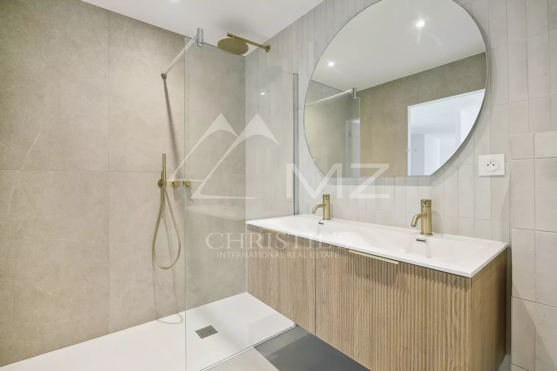 À vendre : Le Cannet collines, exceptionnel 4 pièces en dernier étage