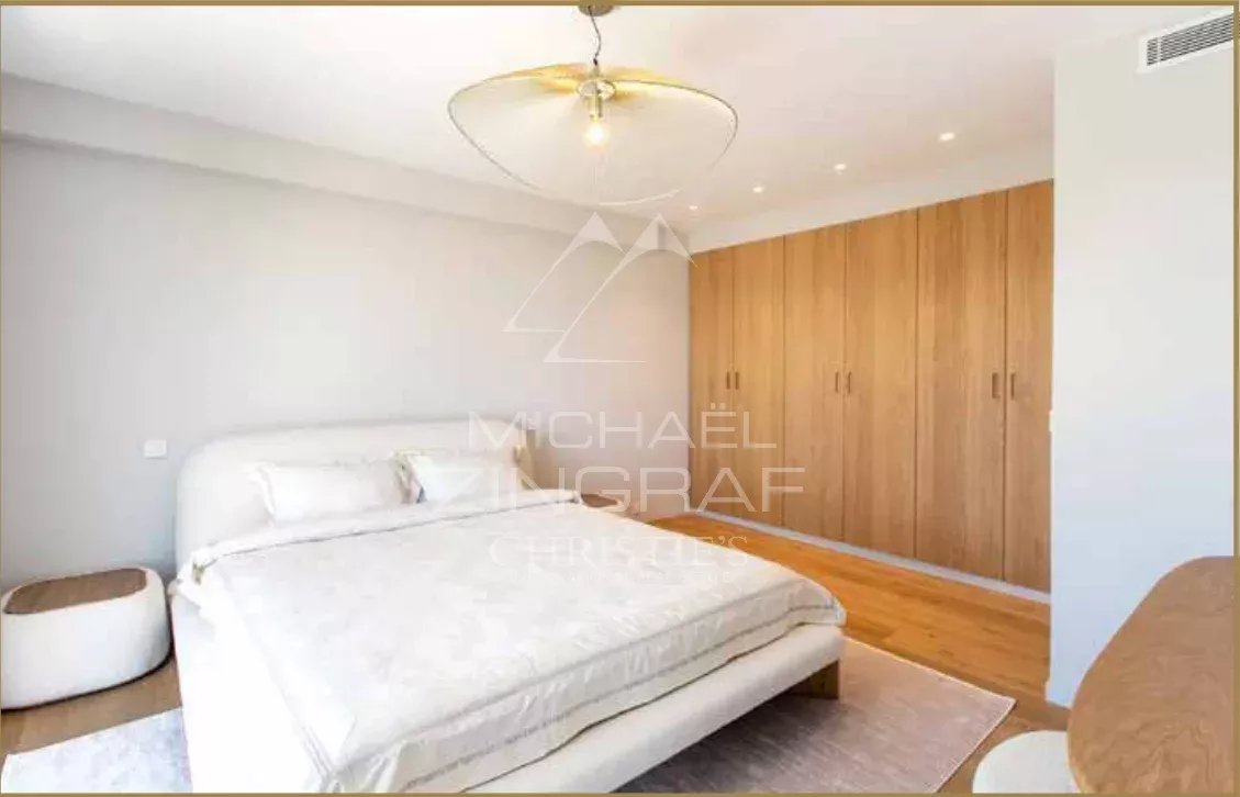 SPLENDID RENOVATED CONTEMPORARY VILLA OF 320 SQM LOCATED IN A PRIVATE ESTATE