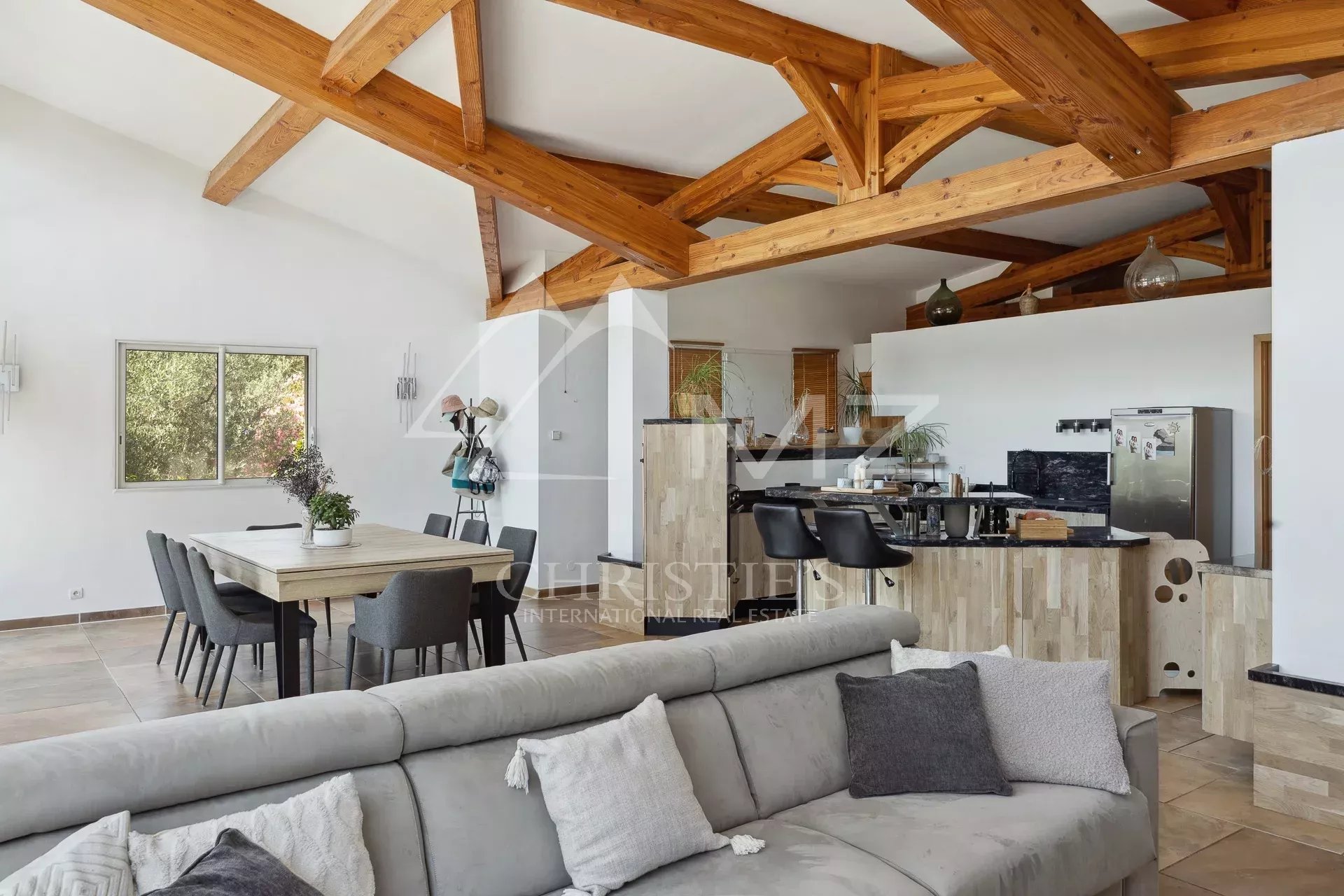 Architect-designed villa with open-plan pool overlooking nature