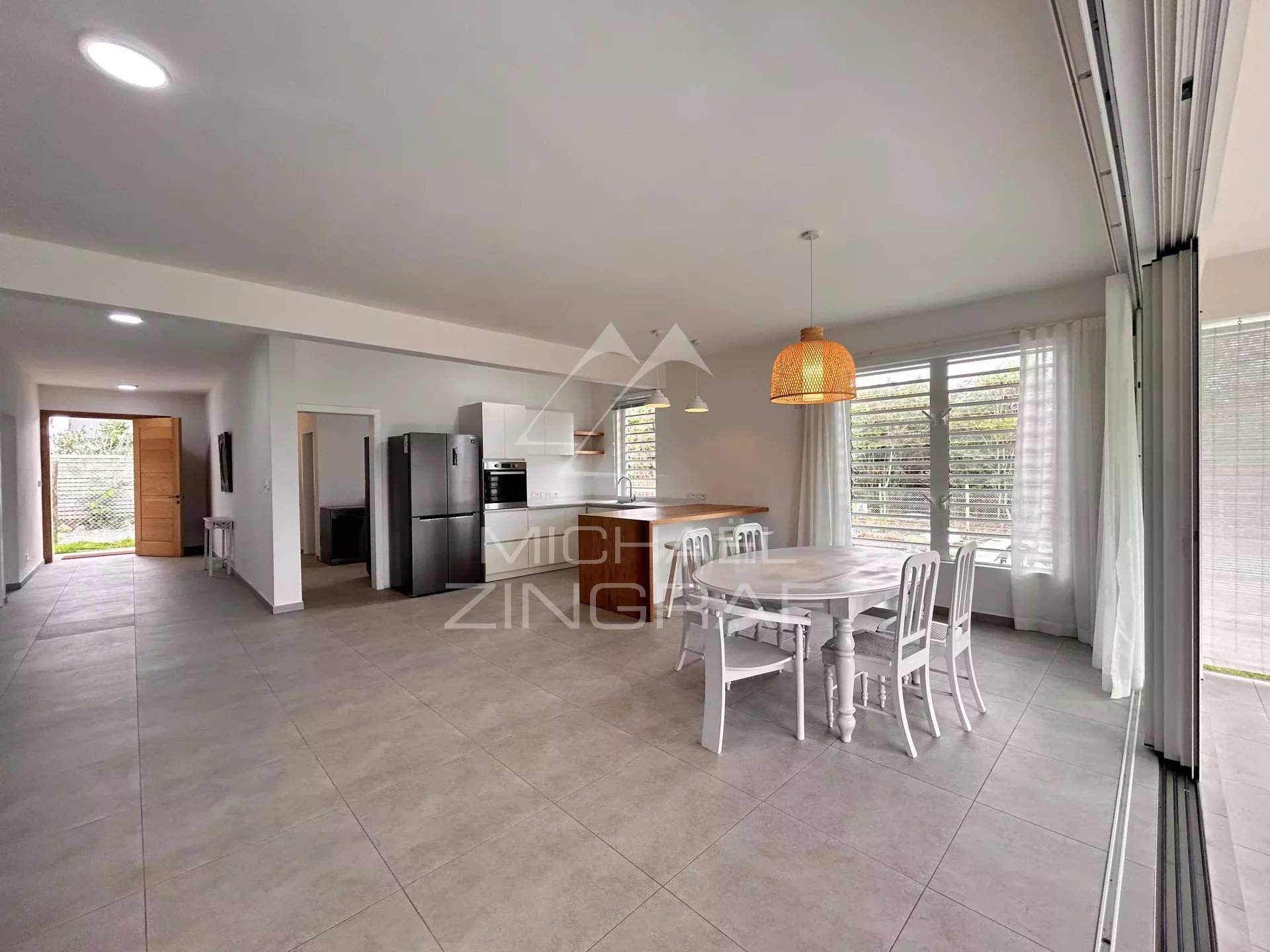 Contemporary Villa in Charmoses