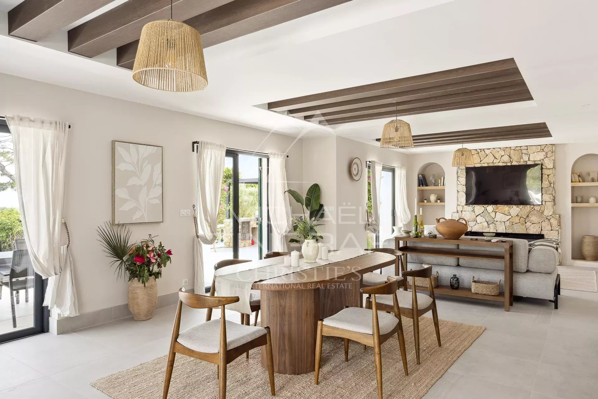 Antibes - Belle villa rénovée avec vue mer