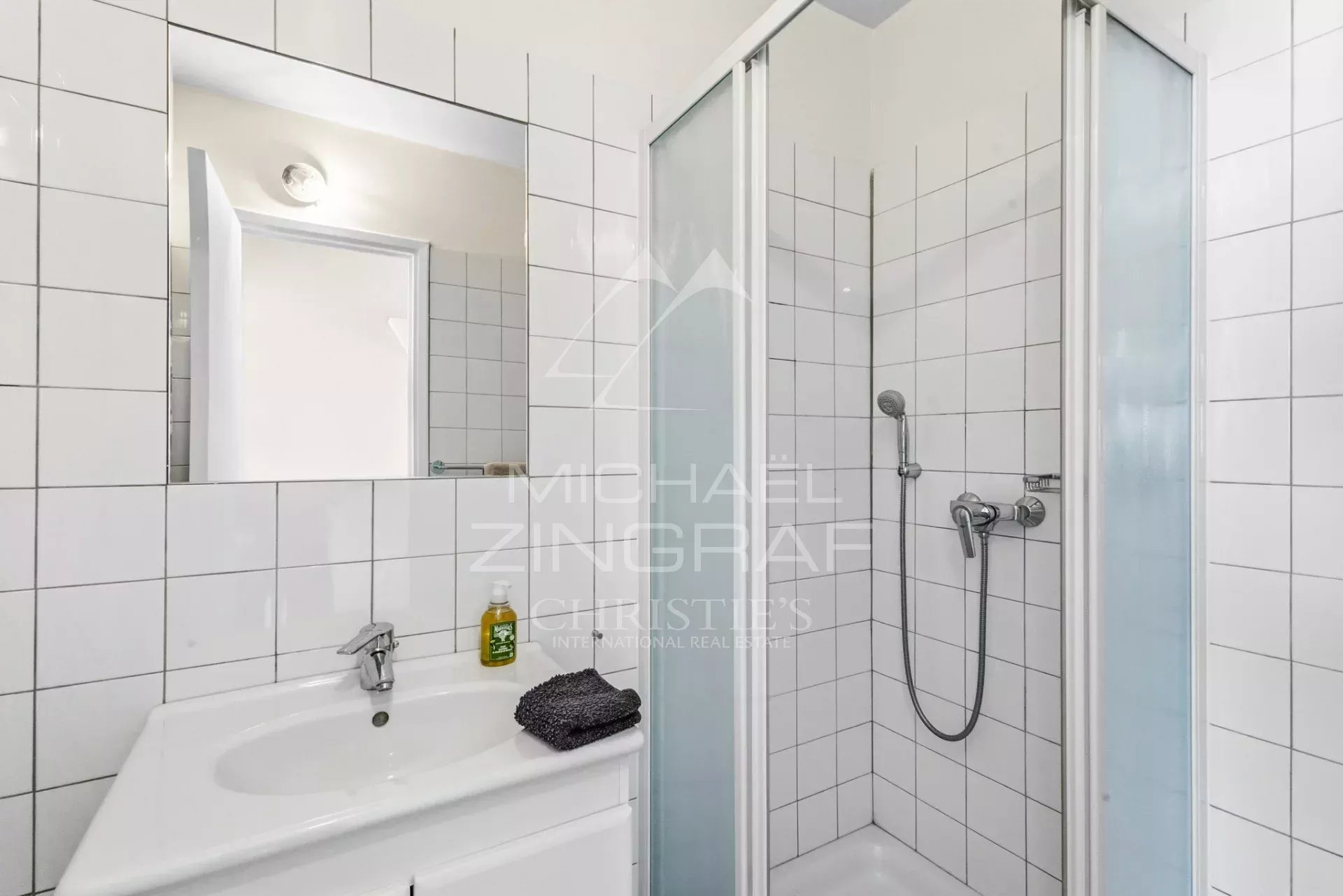 JUAN-LES-PINS – Rostagne : Villa sur le toit avec vue mer panoramique