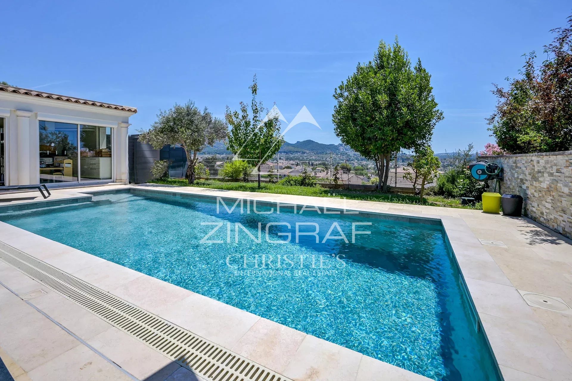 PLAN-DE-CUQUES, Maison familiale avec vue panoramique et piscine