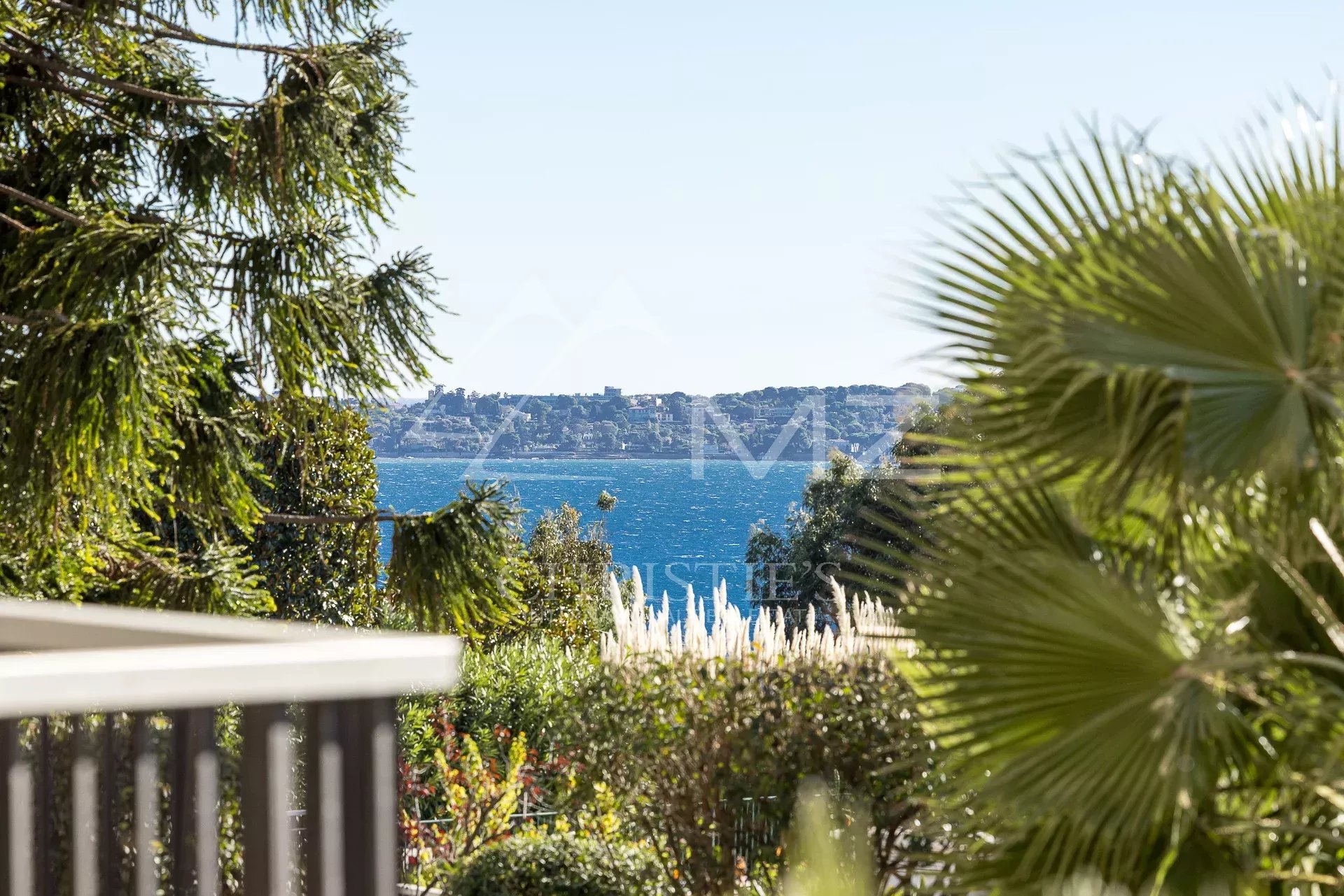 Hervorragende 4-Zimmer-Wohnung in einer prestigeträchtigen Residenz