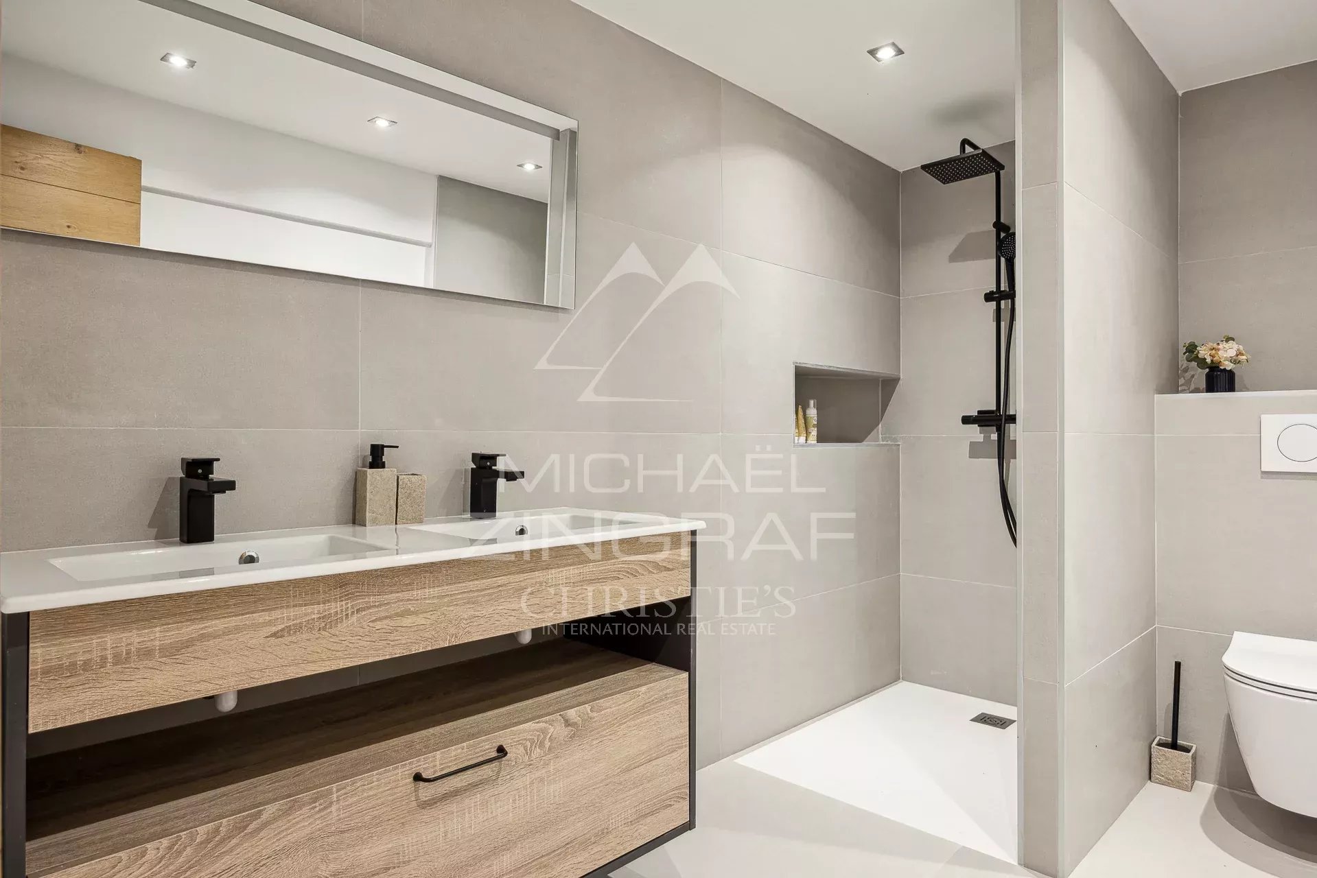 Mougins - Location longue durée - Villa 5 chambres entièrement rénovée