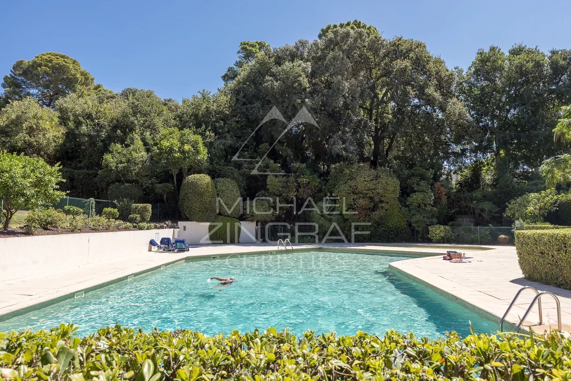 EXKLUSIV – Außergewöhnliche Immobilie am Eingang zum Cap d’Antibes – Résidence Château de la Pinède