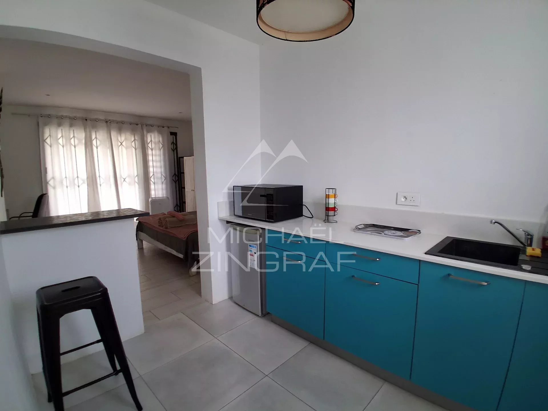 Villa familiale avec salle de sport, jardin arboré et piscine privée