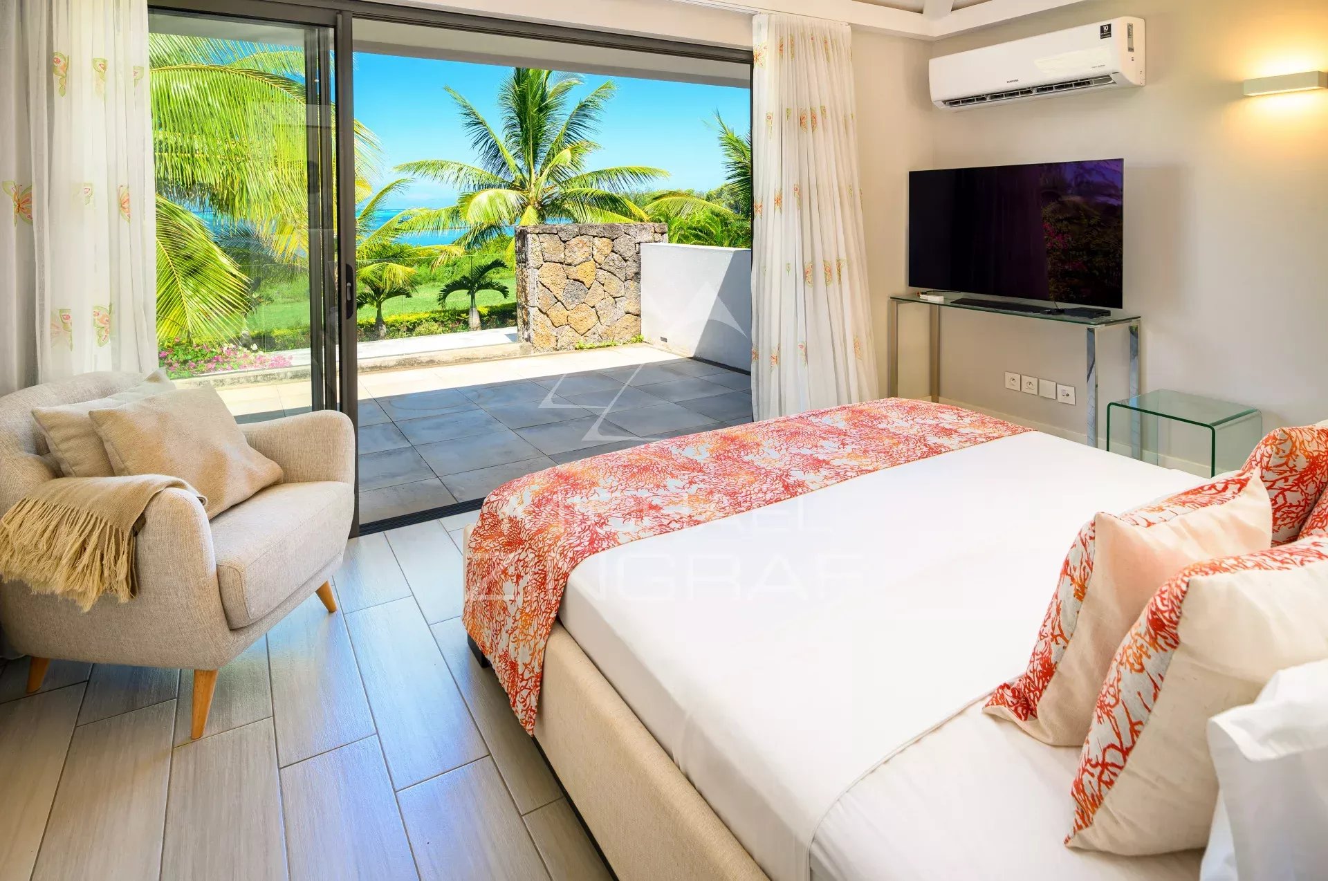 4-Bedroom Villa – Beachfront in Azuri