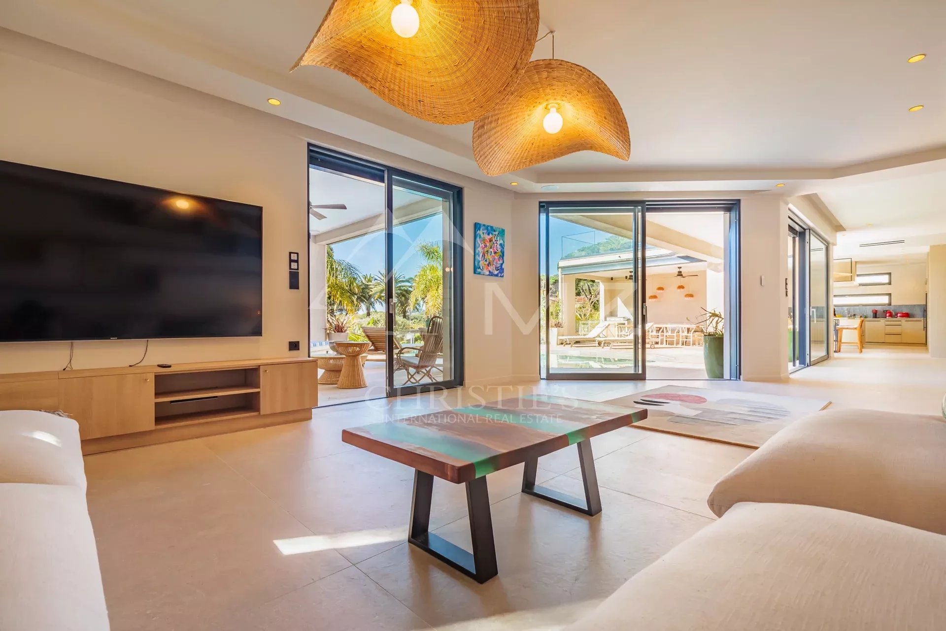 Wunderschöne moderne Villa mit hohem Standard - Strand zu Fuß erreichbar