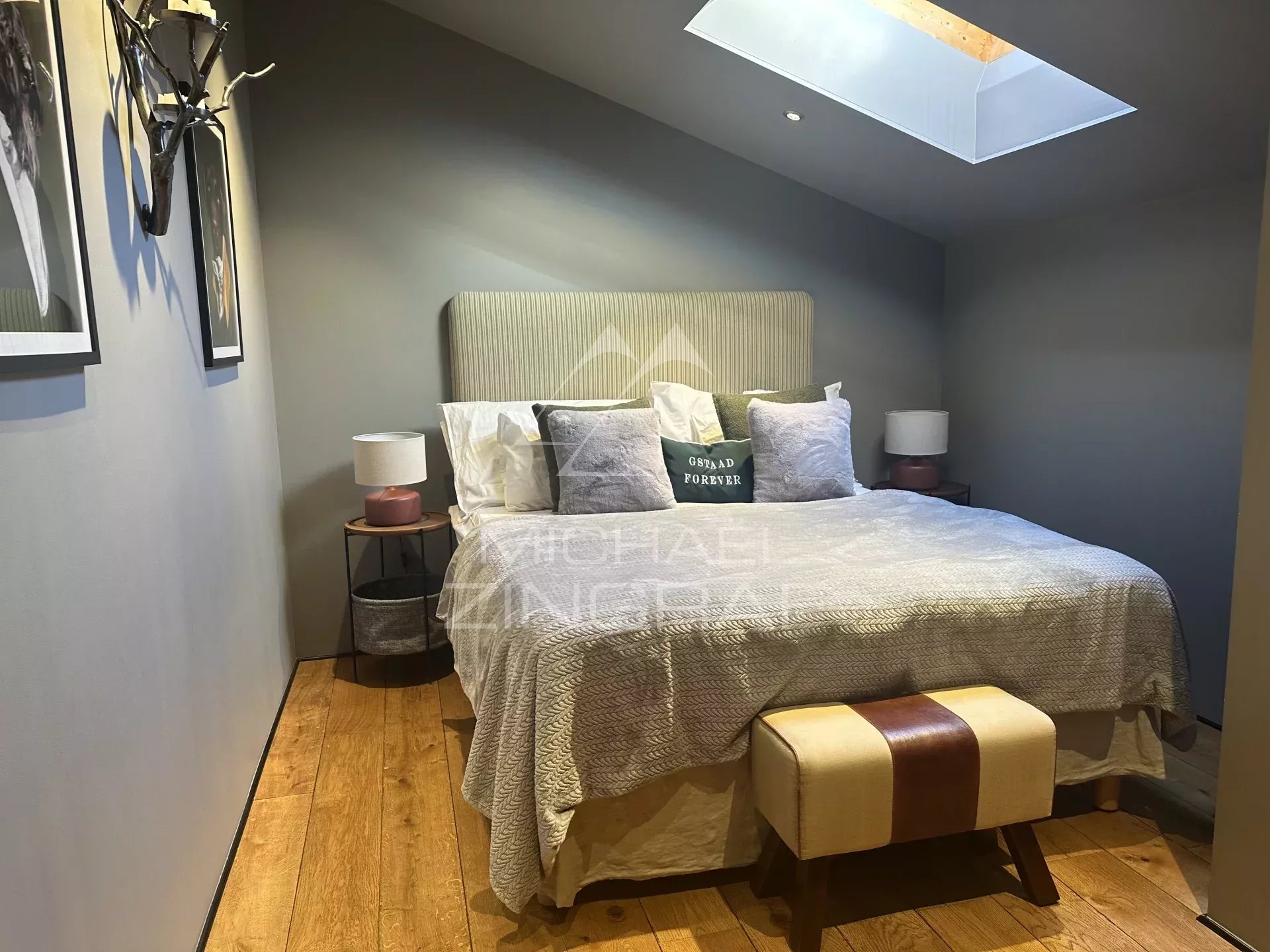 Attique contemporain avec 3 chambres à coucher au coeur de Gstaad