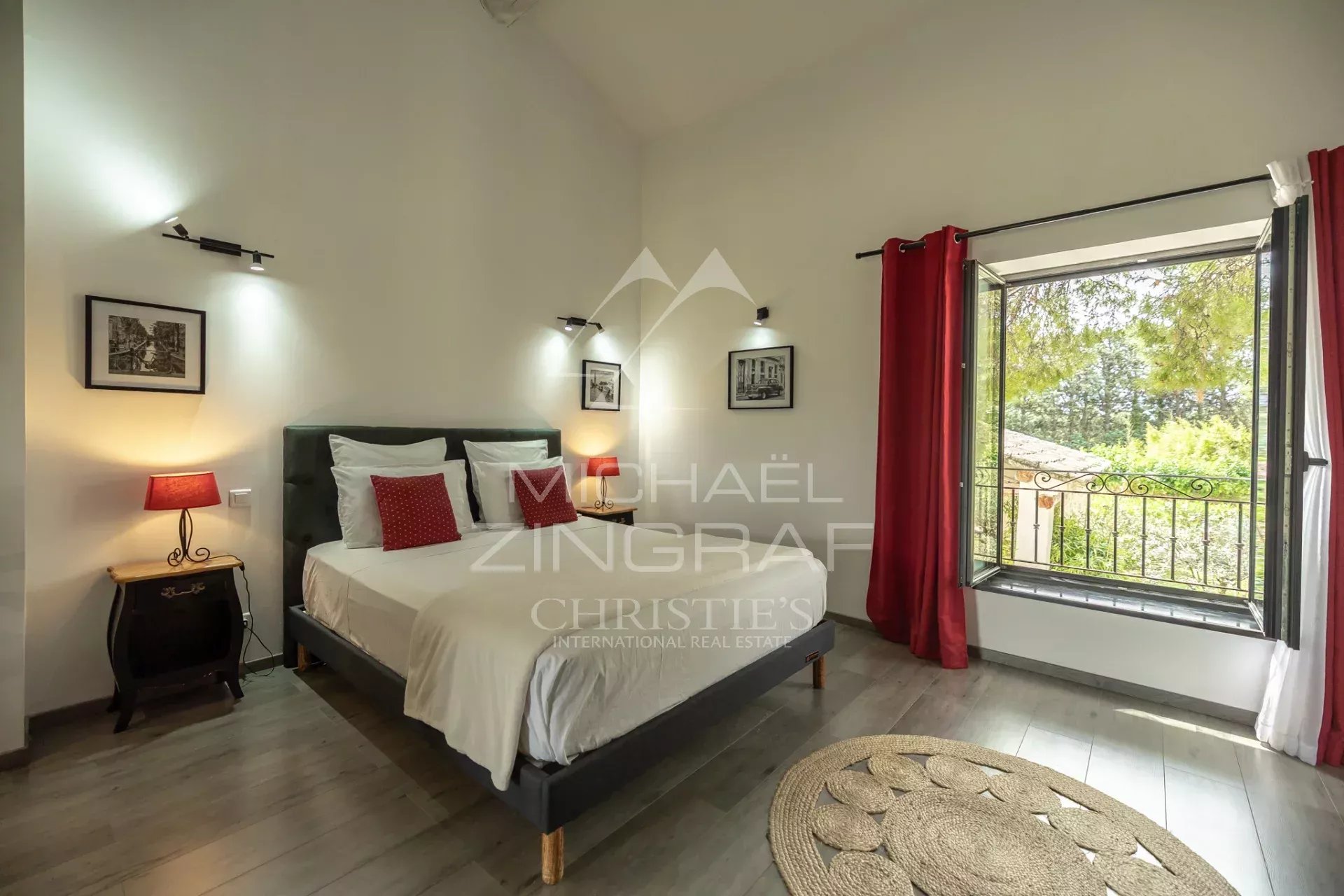 AUTHENTIQUE MAS EN PIERRE AVEC GITES ET PISCINE