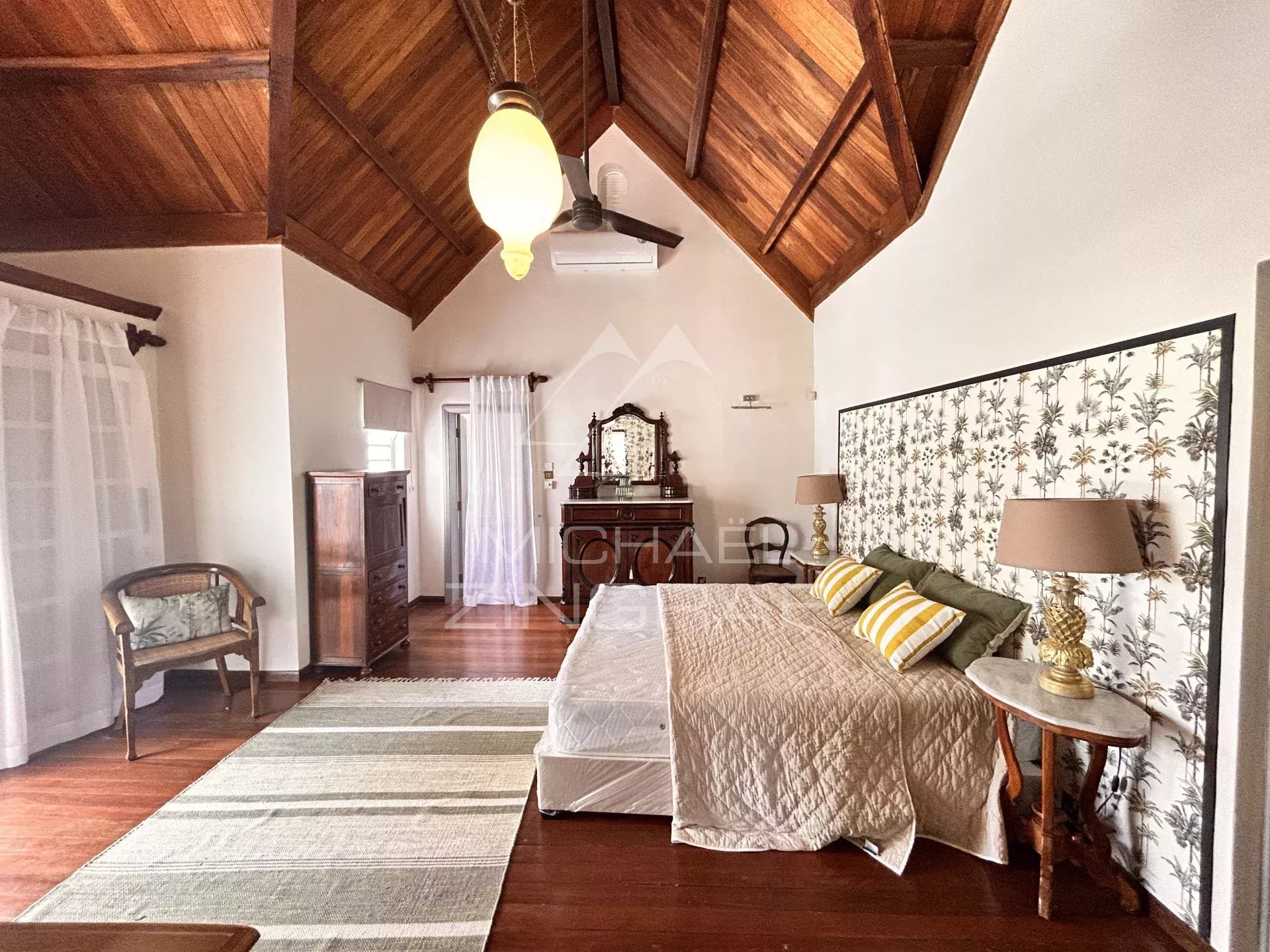 Colonial-Style Villa in Pointe aux Canonniers