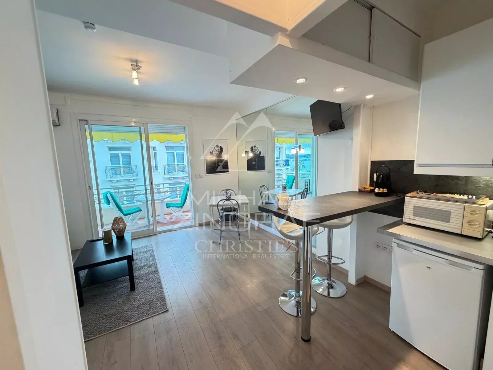 Cannes – In der Nähe der Croisette – Außergewöhnliches Studio mit Balkon, Meerblick und Garage