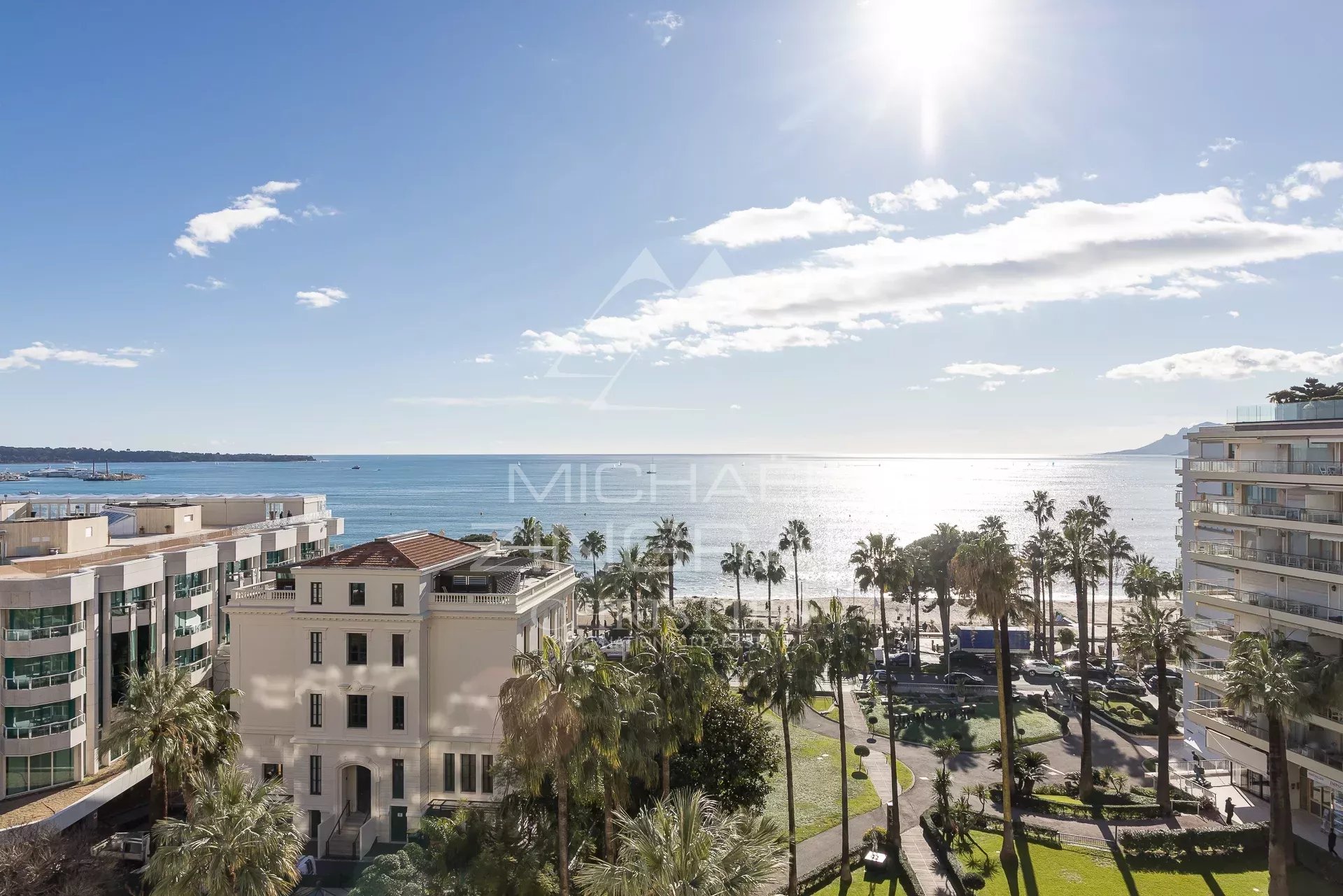 OFF MARKET - CANNES LA CROISETTE - LUXURIOUS 6-ROOM APARTMENT