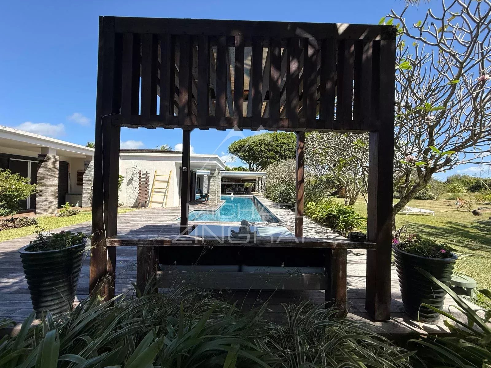 Villa d’Exception au Bord d’un Barachois à Calodyne