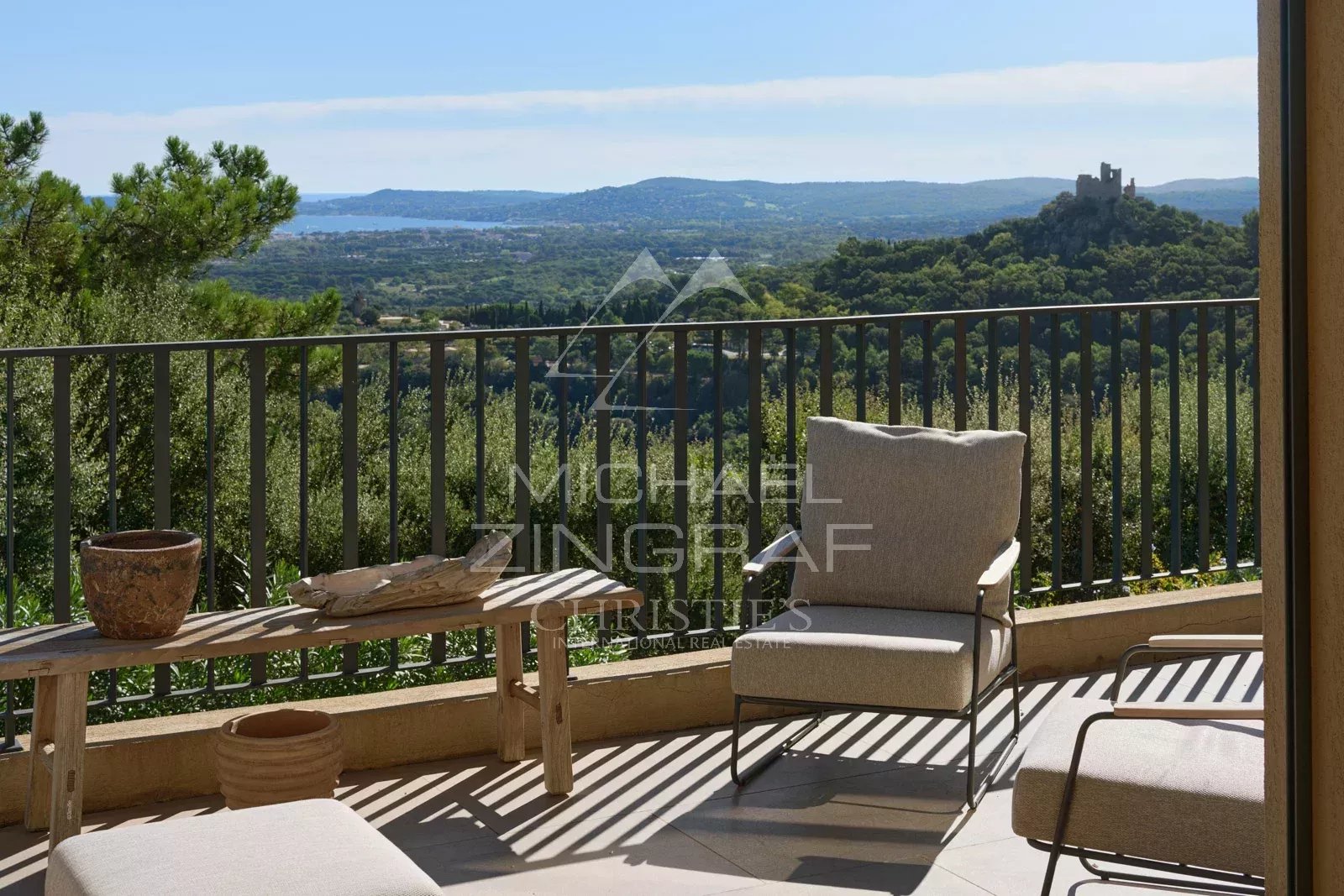 Villa contemporaine avec vue mer et Château de Grimaud