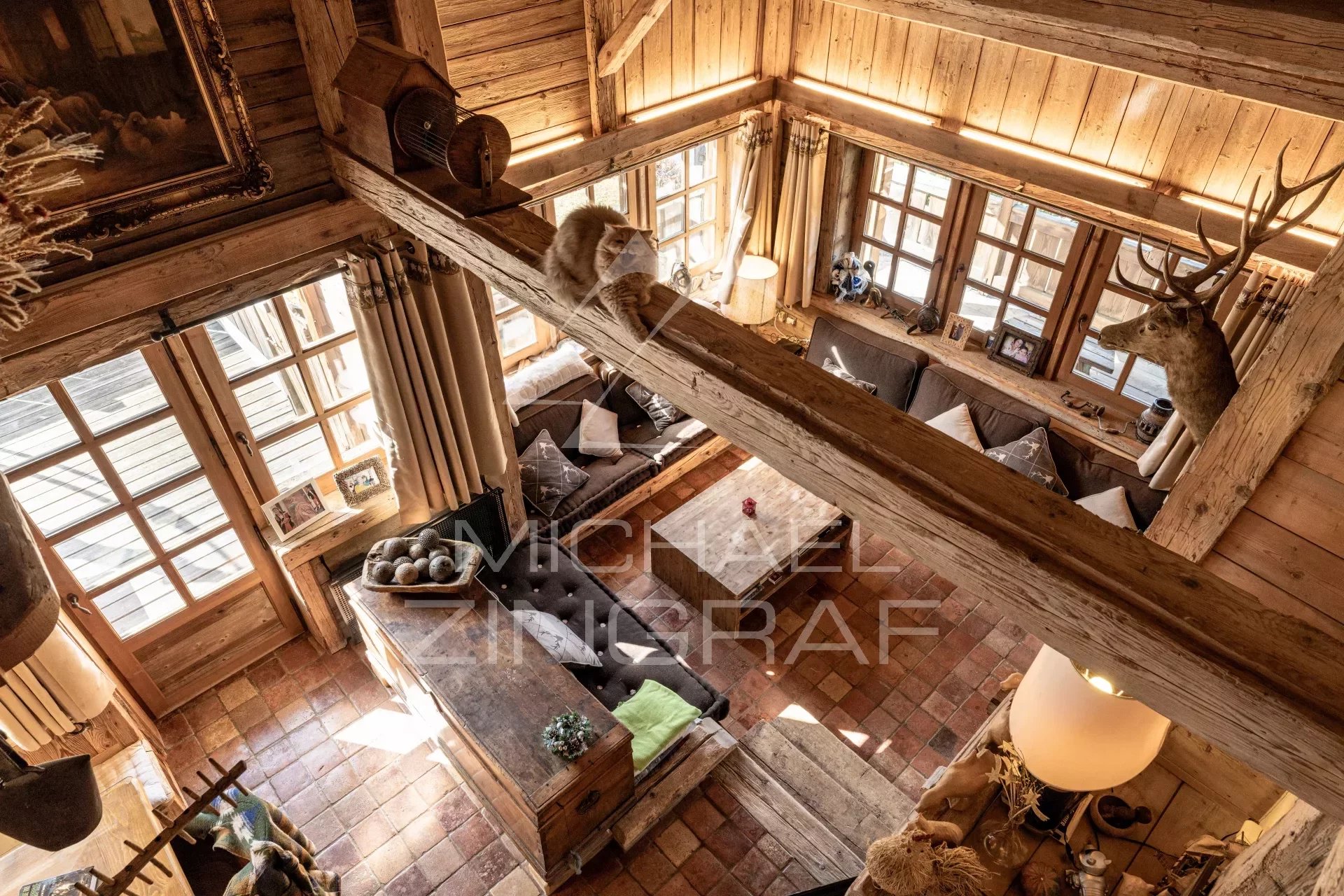 Chalet with aged wood, quiet, view, unique location close to the village