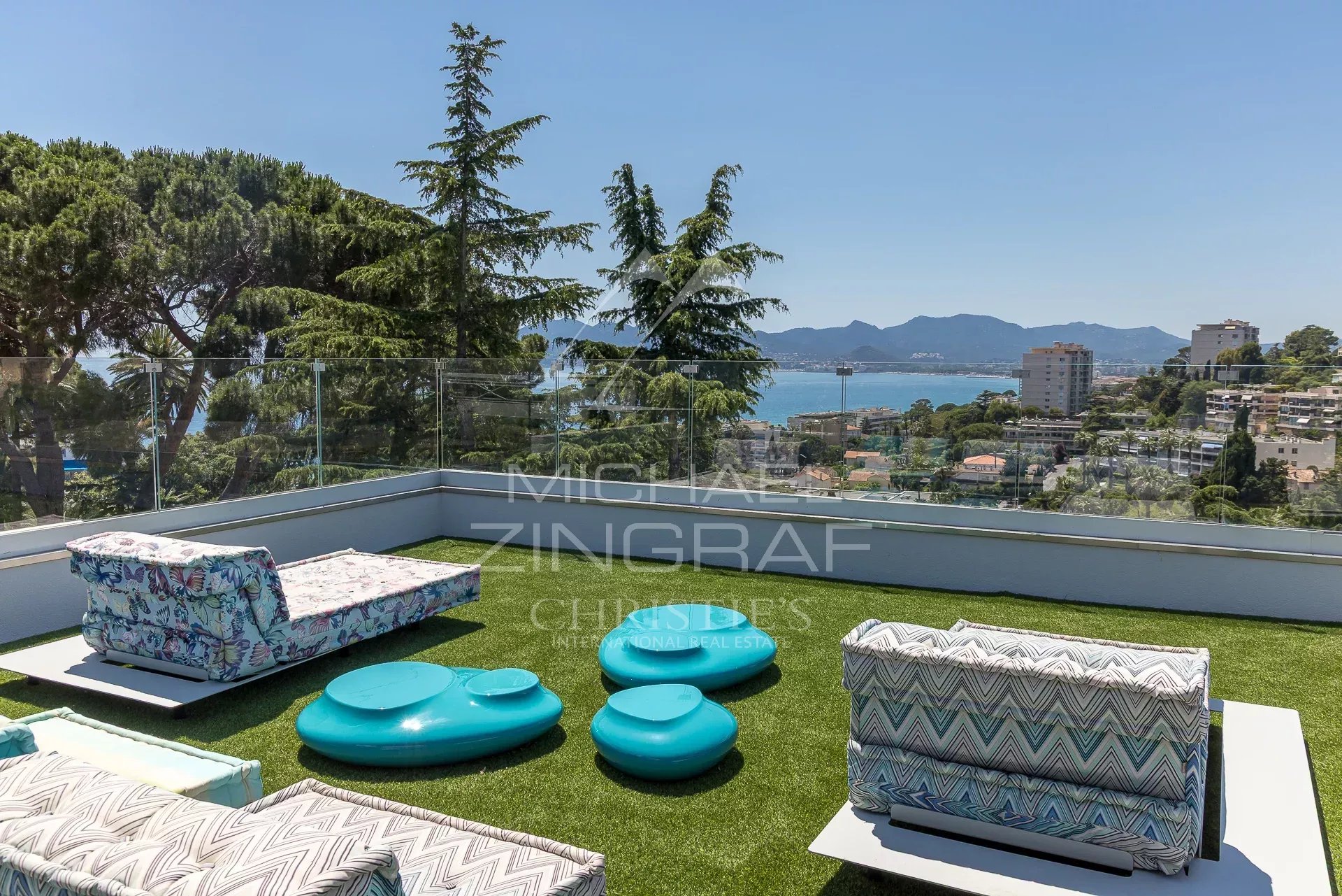 Cannes – Croix-des-Gardes – Panoramic sea view over the Esterel hills