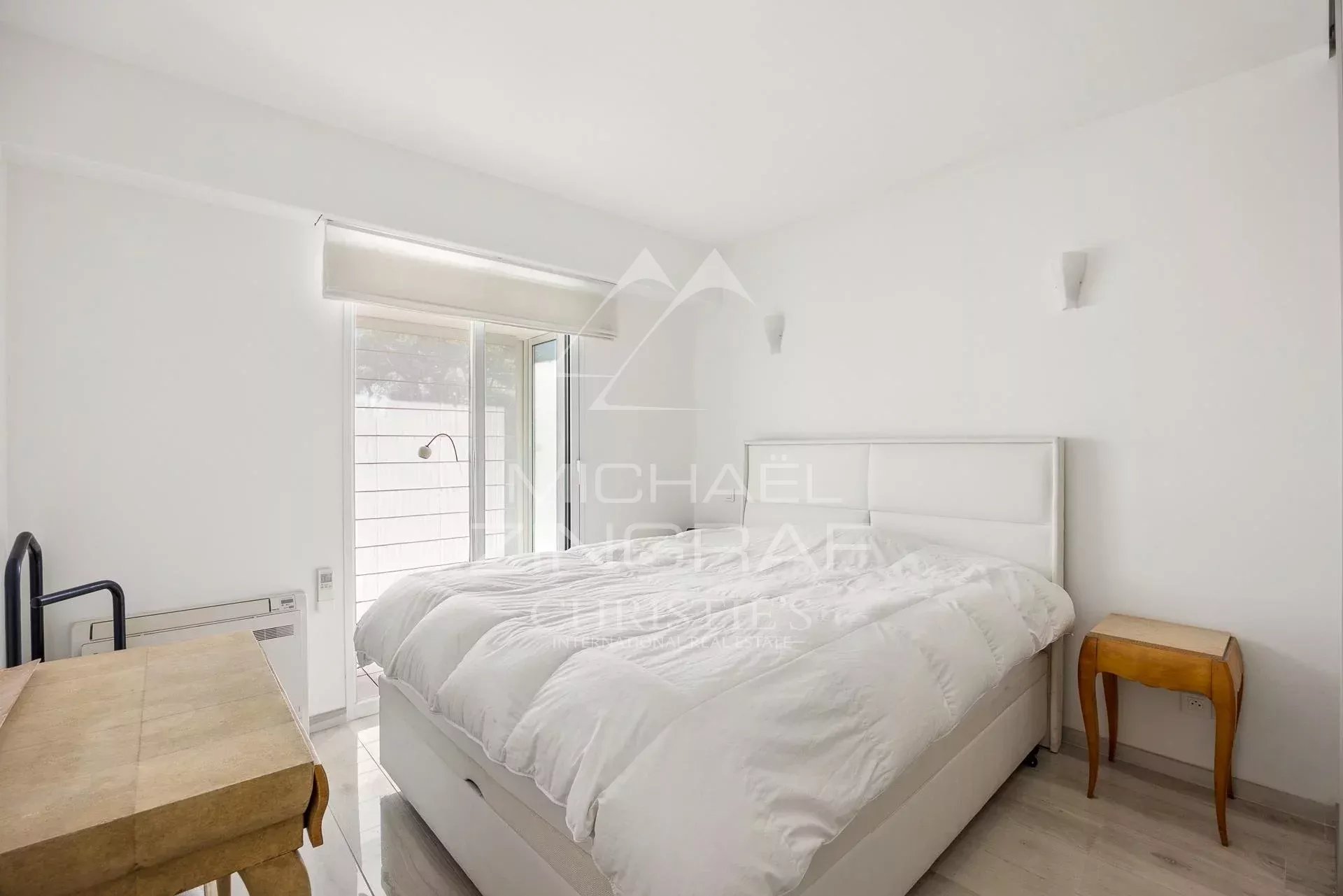 Stunning two-bedroom flat – with terrace, cellar and parking space