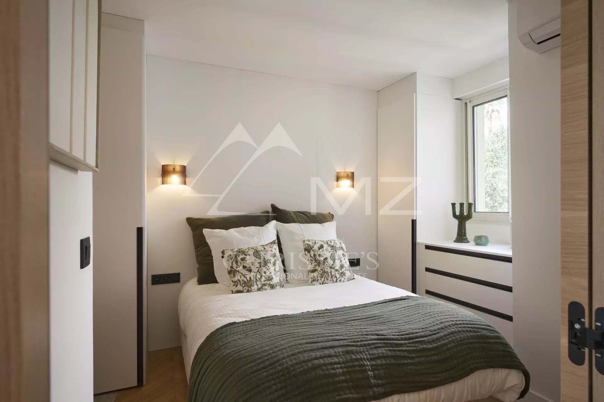 3-room apartment on the top floor in the city center