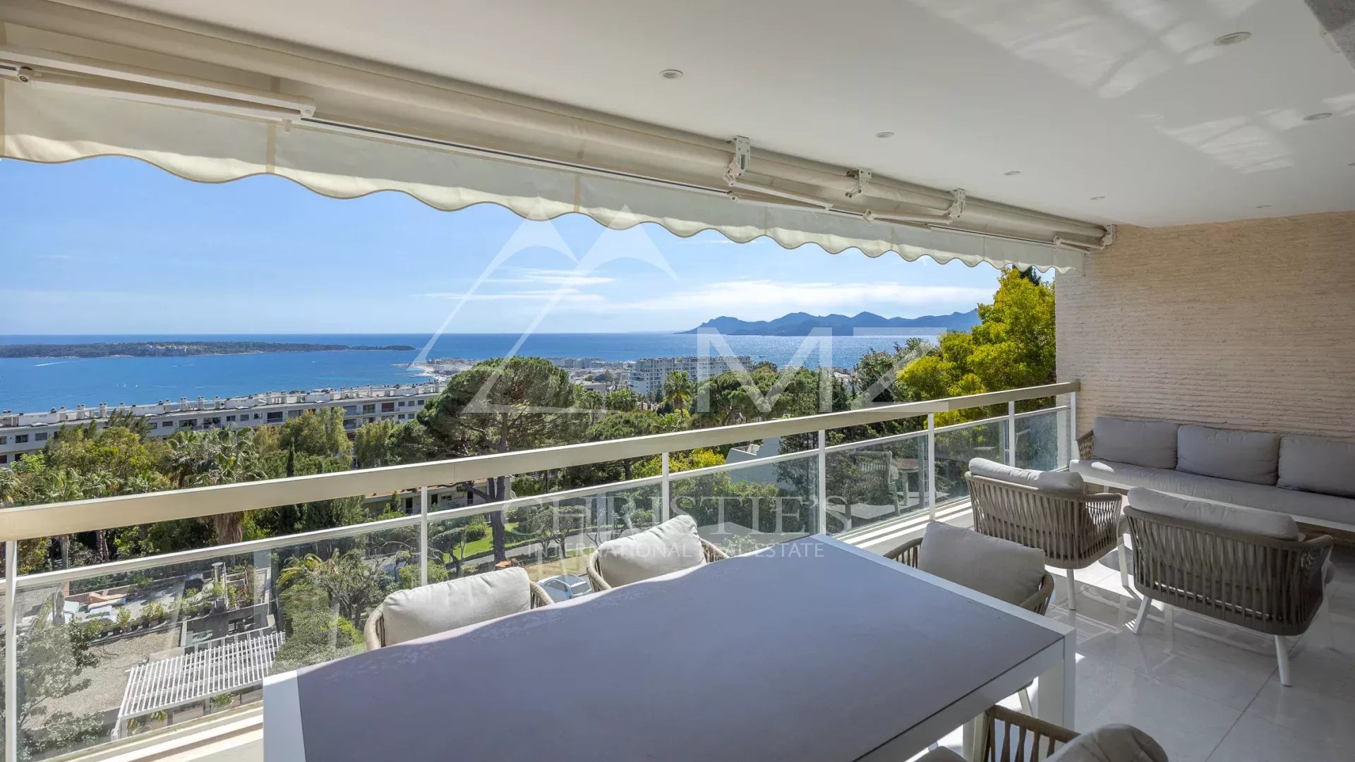 Superbe 3 pièces vue mer panoramique dans résidence de Prestige