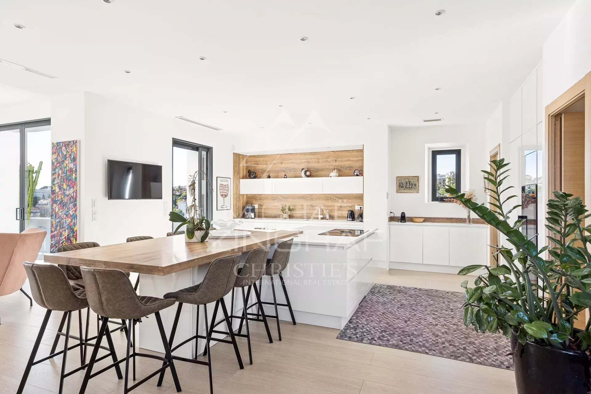 NAHE DEM ZENTRUM VON CANNES – RENOVIERTES BELLE-ÉPOQUE-STADTHAUS