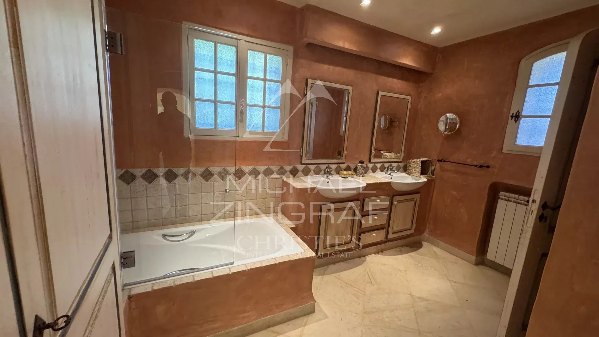 Superb 13-Room Bastide with Panoramic Views