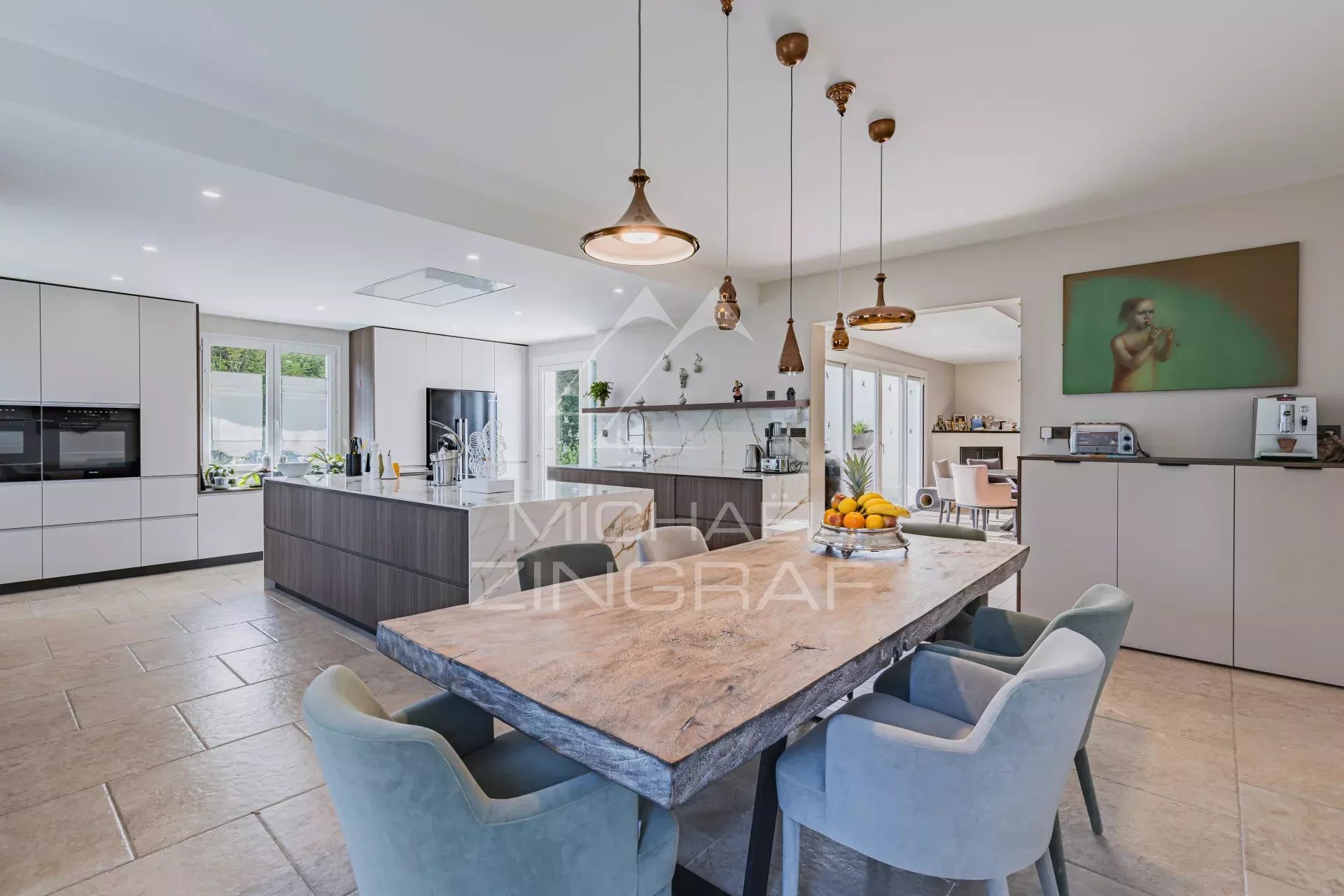 n Mimizan, on the edge of the forest, a unique property