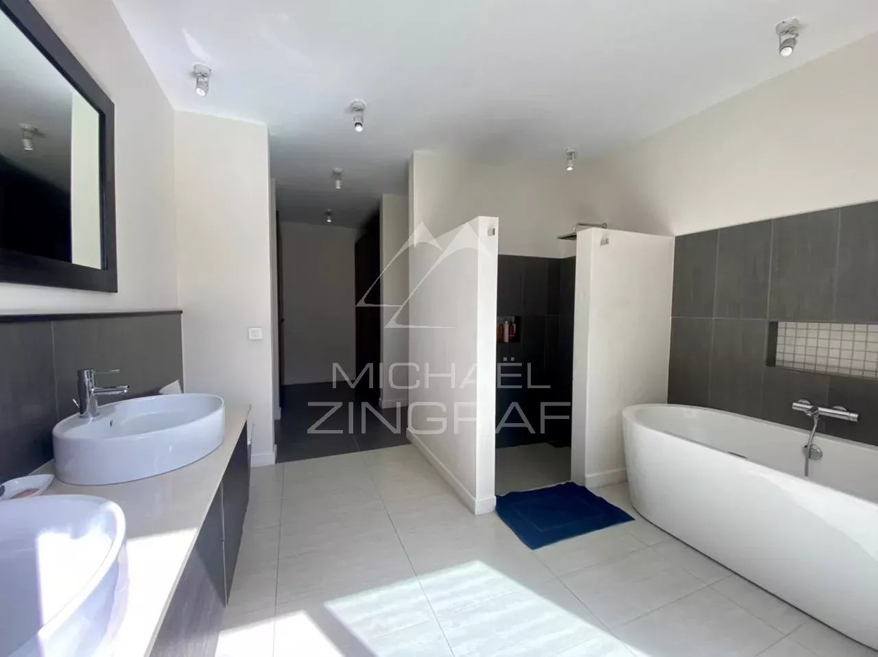 EXKLUSIV: Villa in einer Wohnanlage in Grand Baie