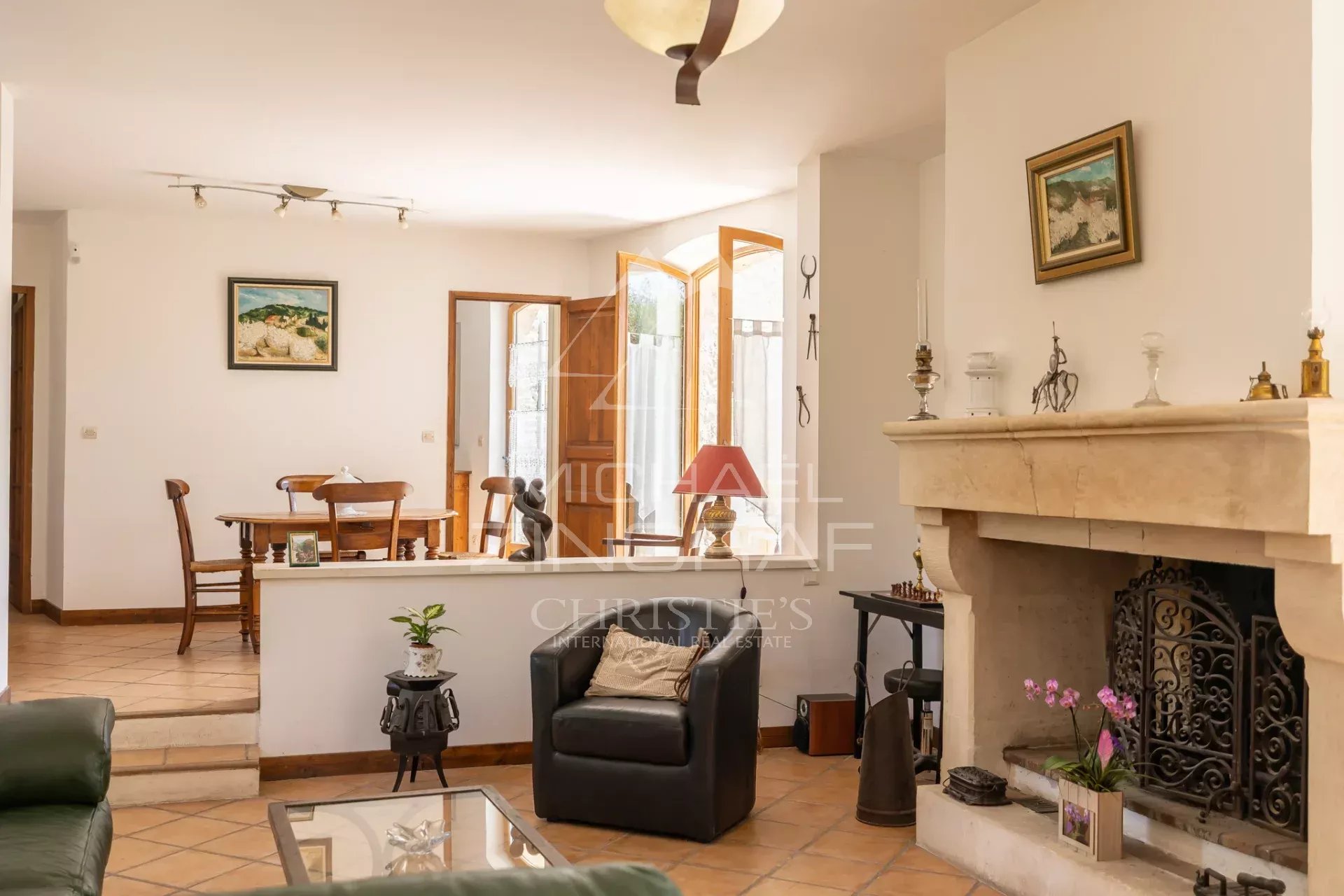 Exclusive - Charming Provençal stone house with a pool in the heart of the Luberon