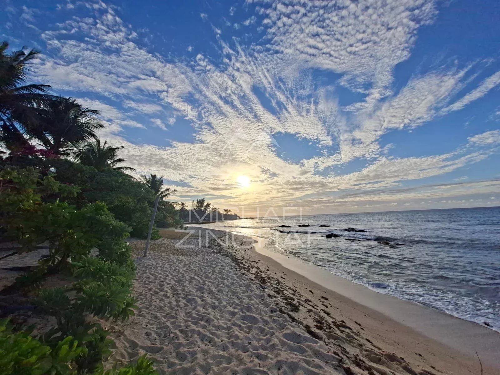Beachfront Apartment with Panoramic Ocean Views – Pointe aux Canonniers