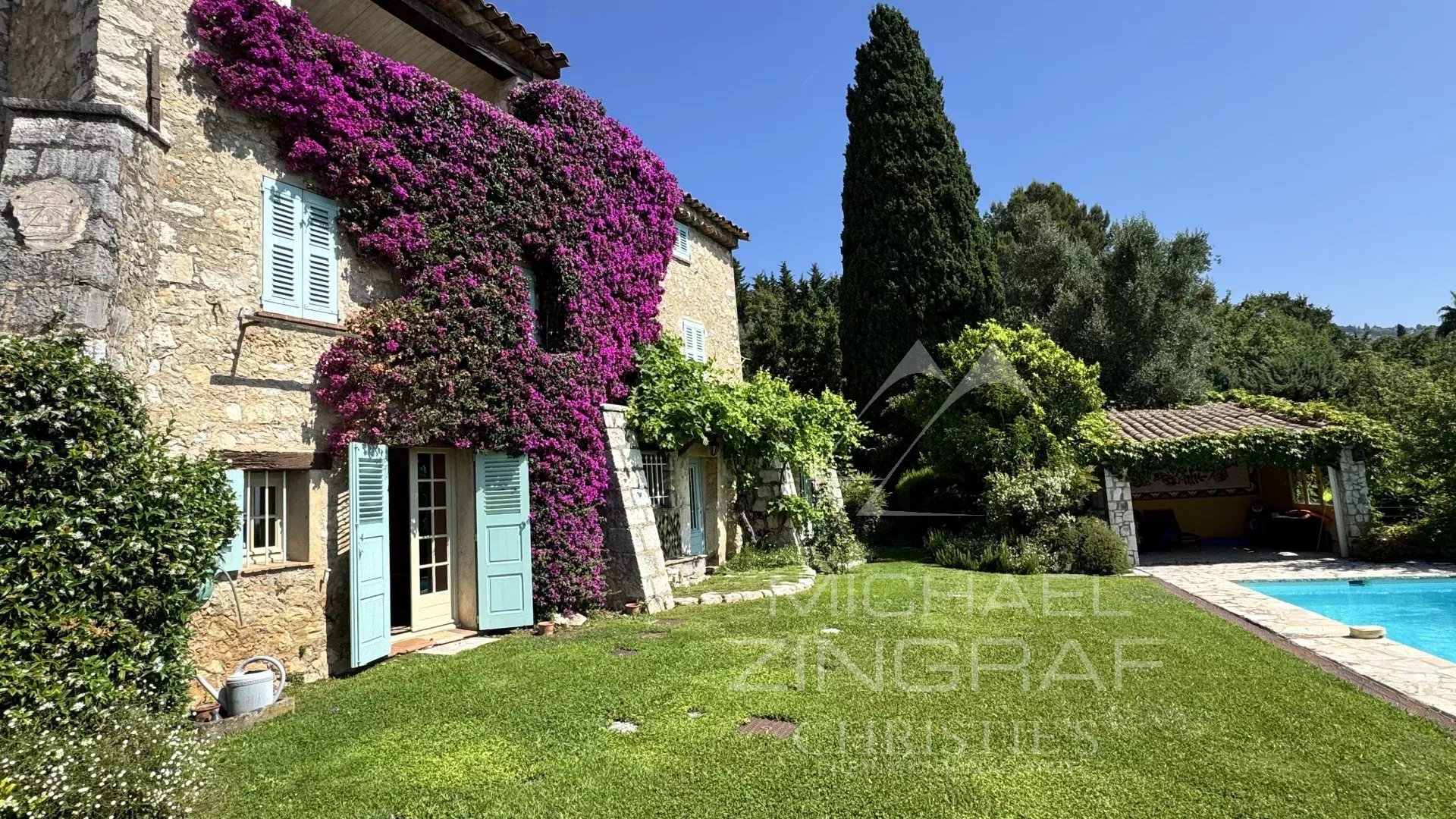 Elegant bastide overlooking the Cannes countryside