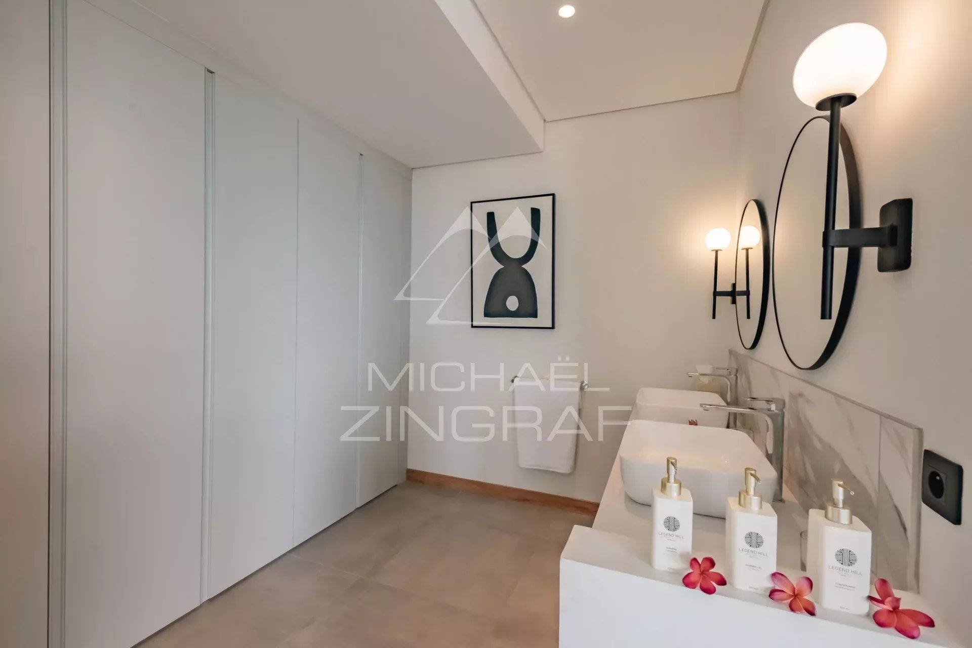 Puppen 5 -Bedroom Villa - Black Riviere