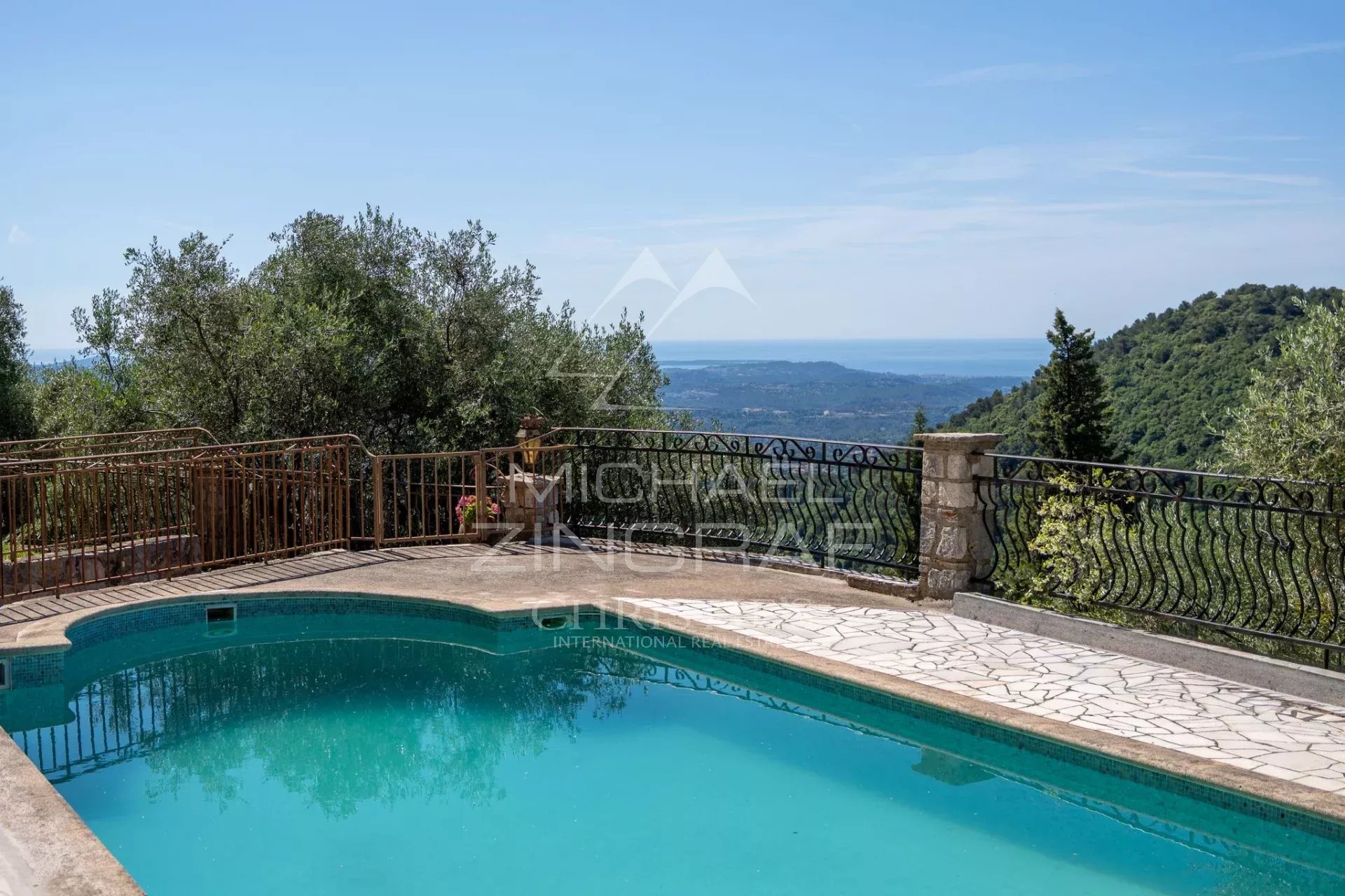 Charmante villa provençale en position dominante