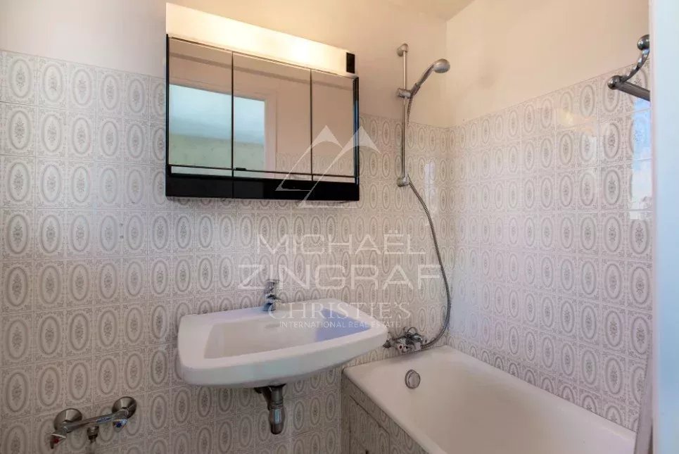 Apartment in need of refurbishment - 3 rooms - 104 m² - Town centre near the sea