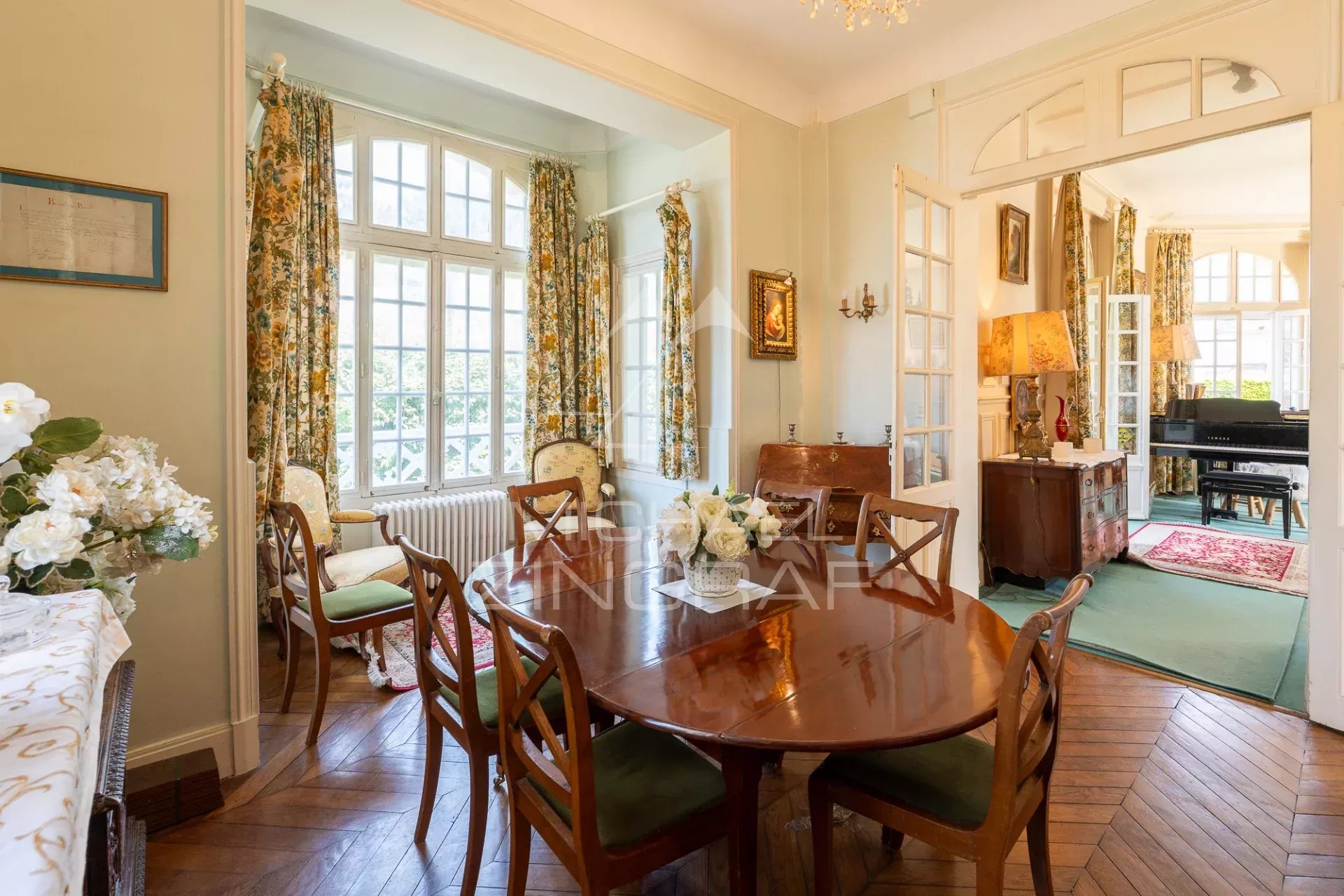 Villa anglo-normande avec piscine et dépendances