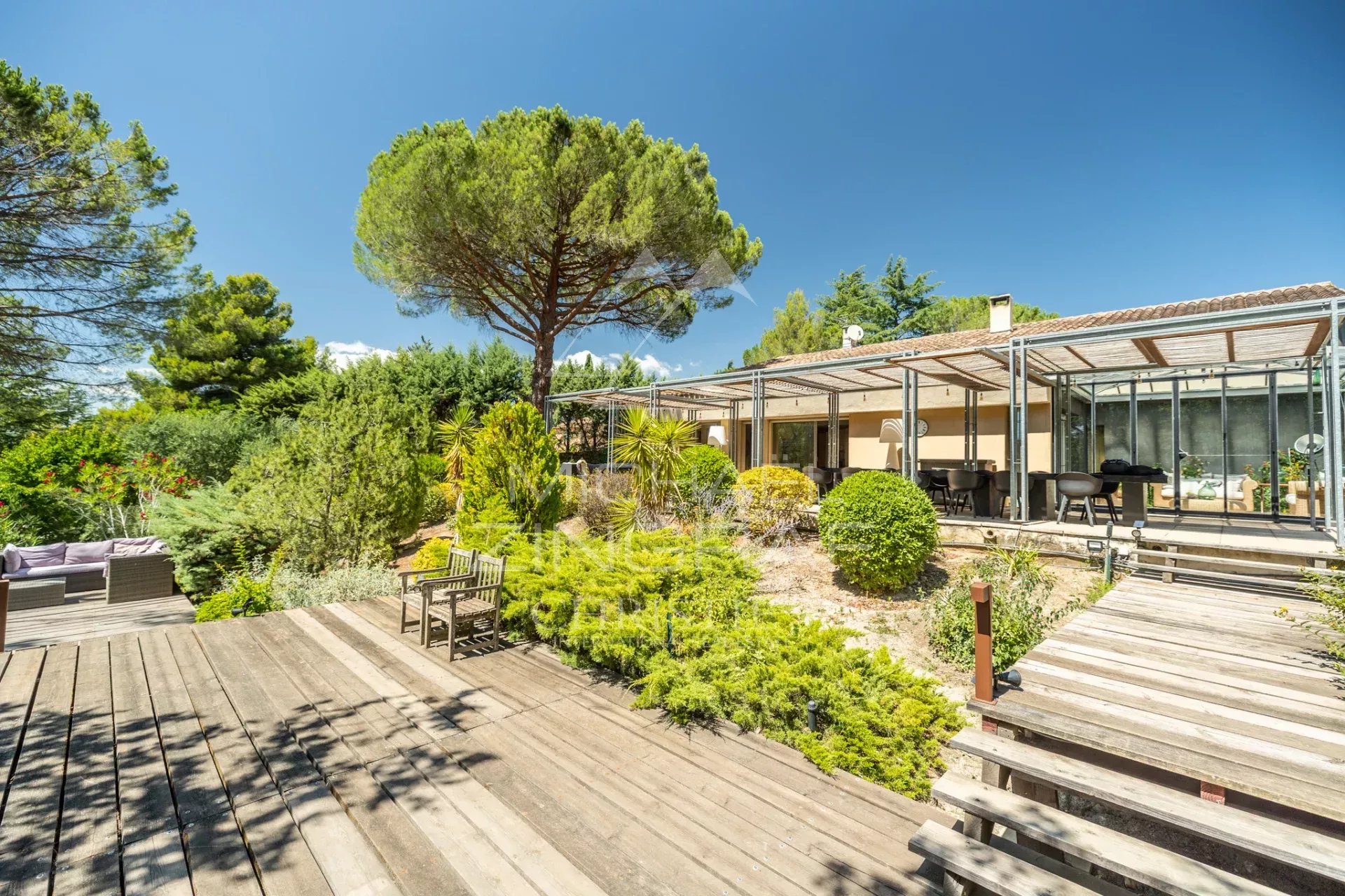 Villa d’architecte au cœur de la nature