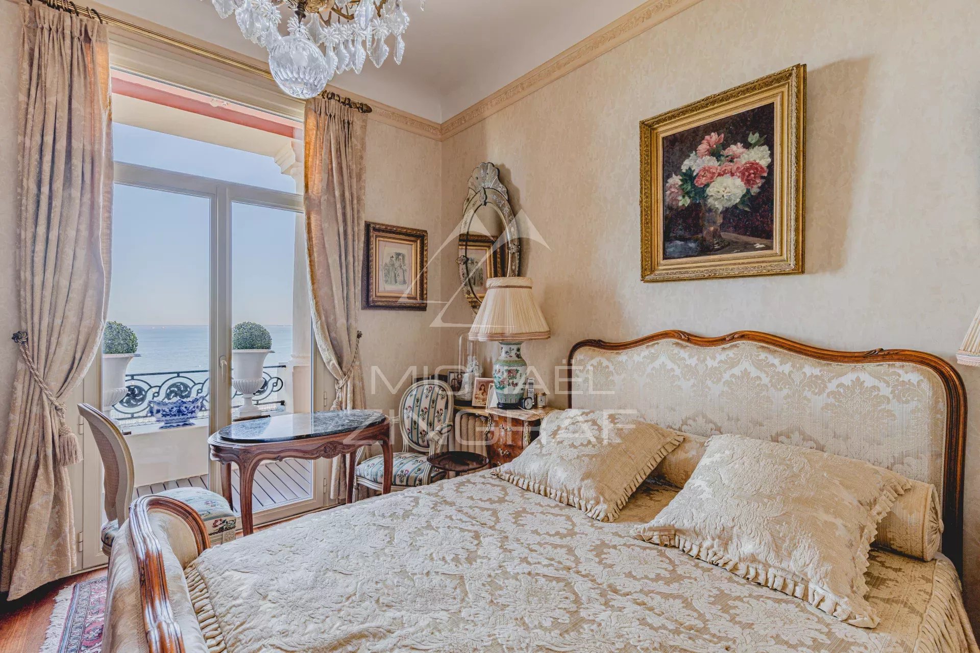 RÉSIDENCE GRAND HÔTEL EN PREMIÈRE LIGNE - APPARTEMENT EN DERNIER ÉTAGE