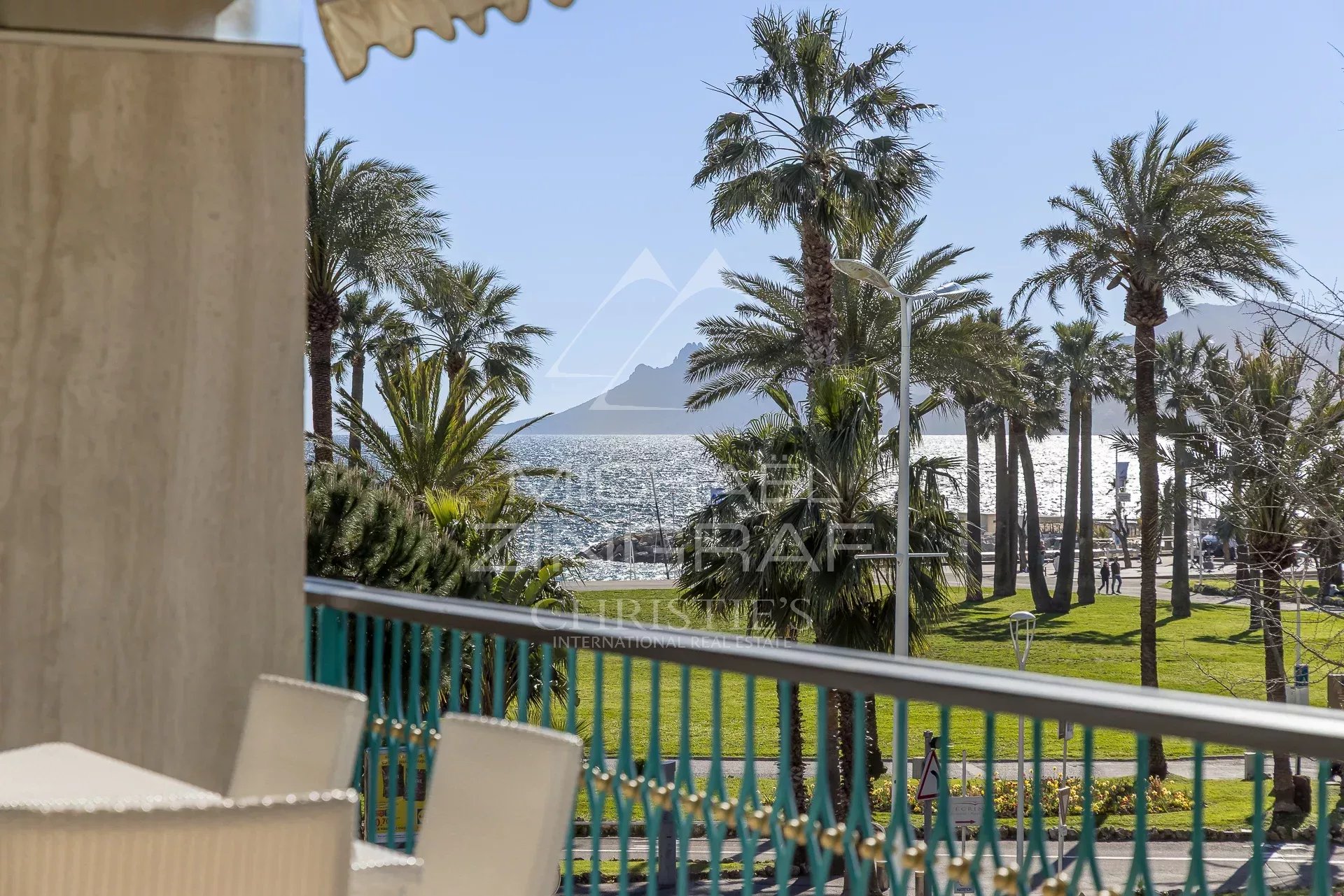 CANNES - CROISETTE – APPARTEMENT D'EXCEPTION