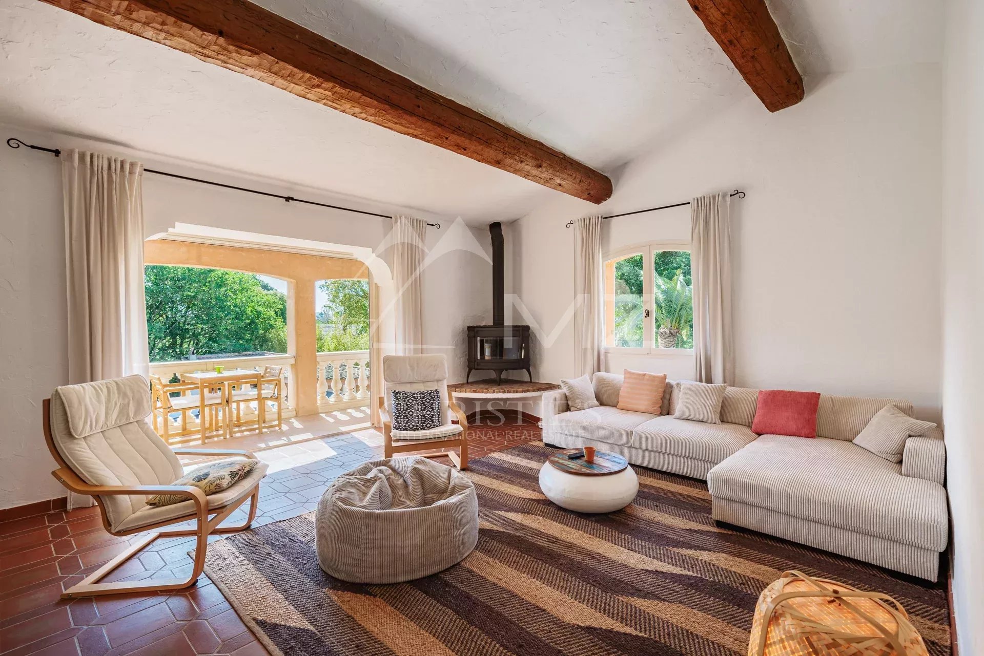 Villa provençale au calme proche village