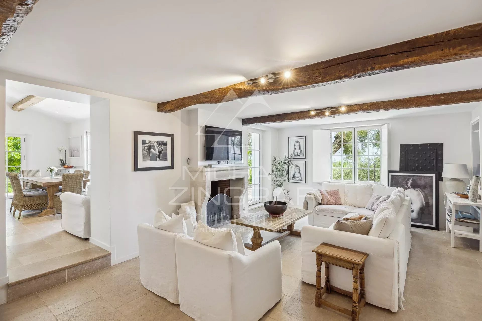 Domaine vue mer et lac, oliveraie , tennis avec villa  principale et pavillon d'hôtes.