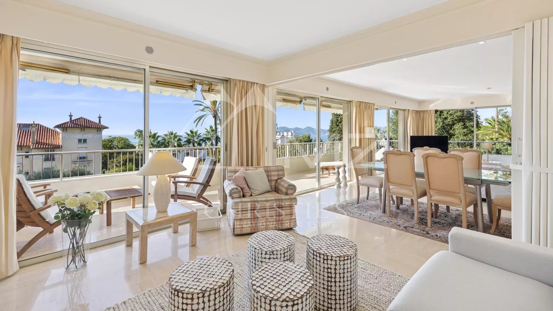 Superb 4-room corner apartment in a luxury residence